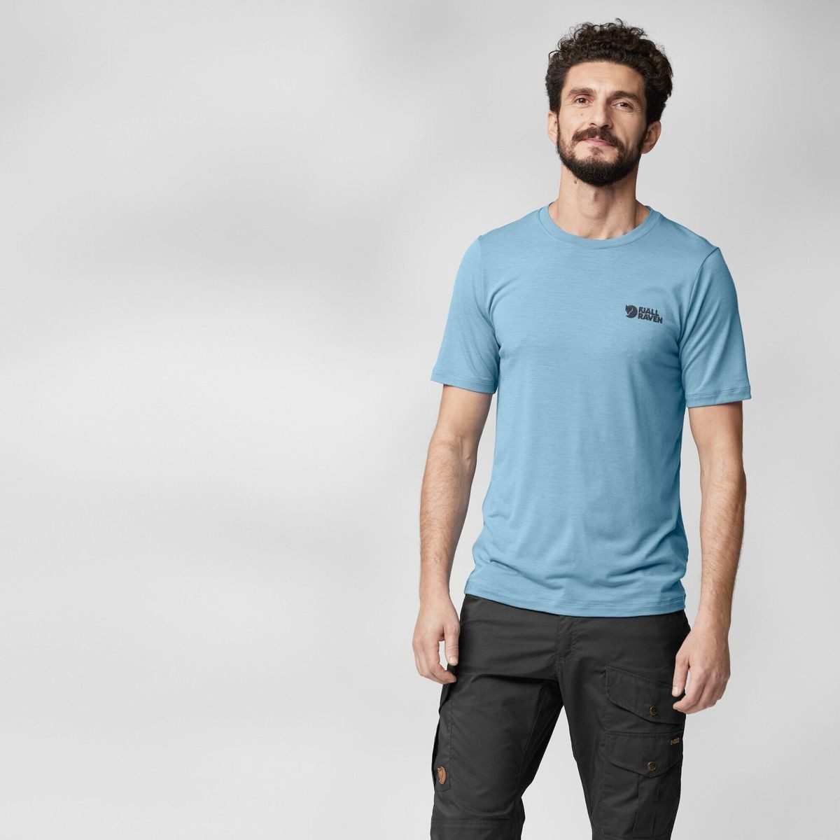 Fjällräven Kurzarmshirt Abisko Wool Logo SS M Perfektes T-Shirt für Trekking und Wandern, das Gerüche hemmt und