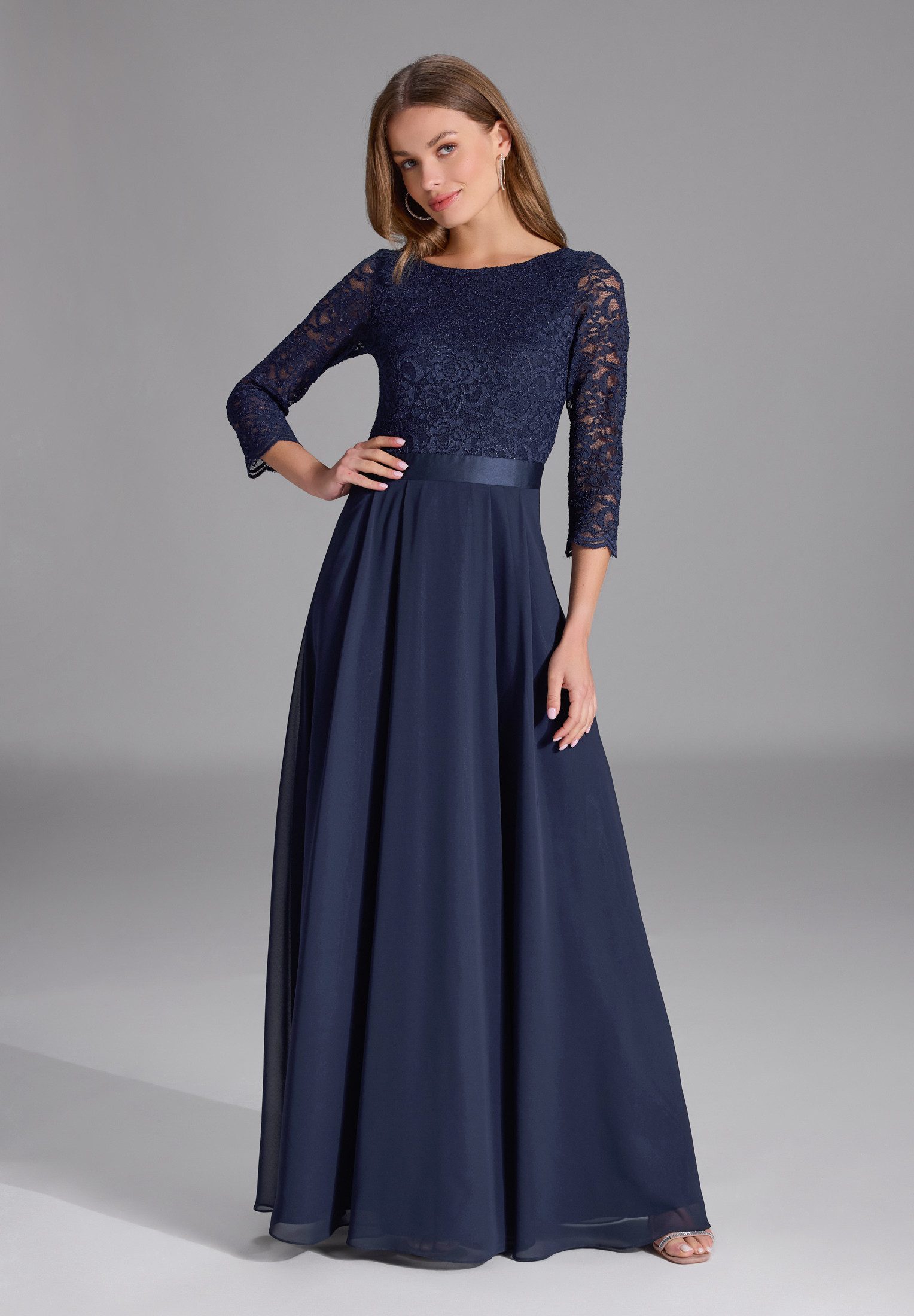 SWING Abendkleid Abendkleid aus Spitze und Chiffon mit ¾ Arm Taillierte Passform mit ausgestelltem Rockteil