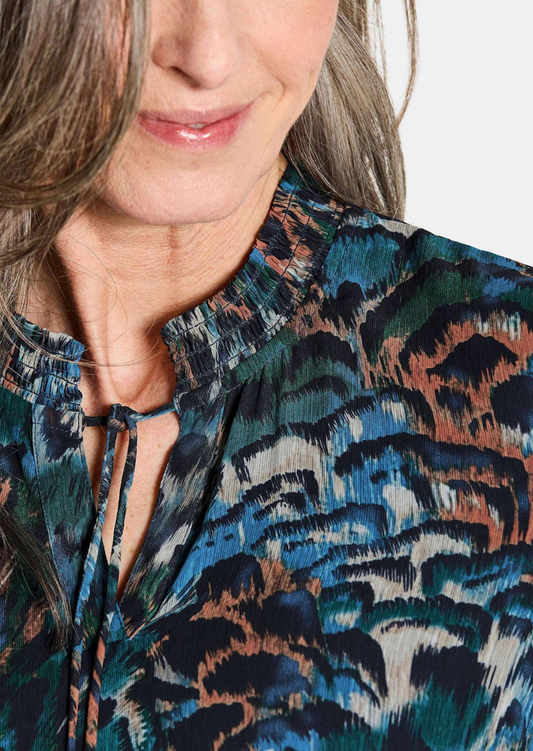 GOLDNER Schlupfbluse Leichte Jersey-Druckbluse, Langarm Schlupfbluse mit gesmoktem Kragen, Bindebändern und Langarm