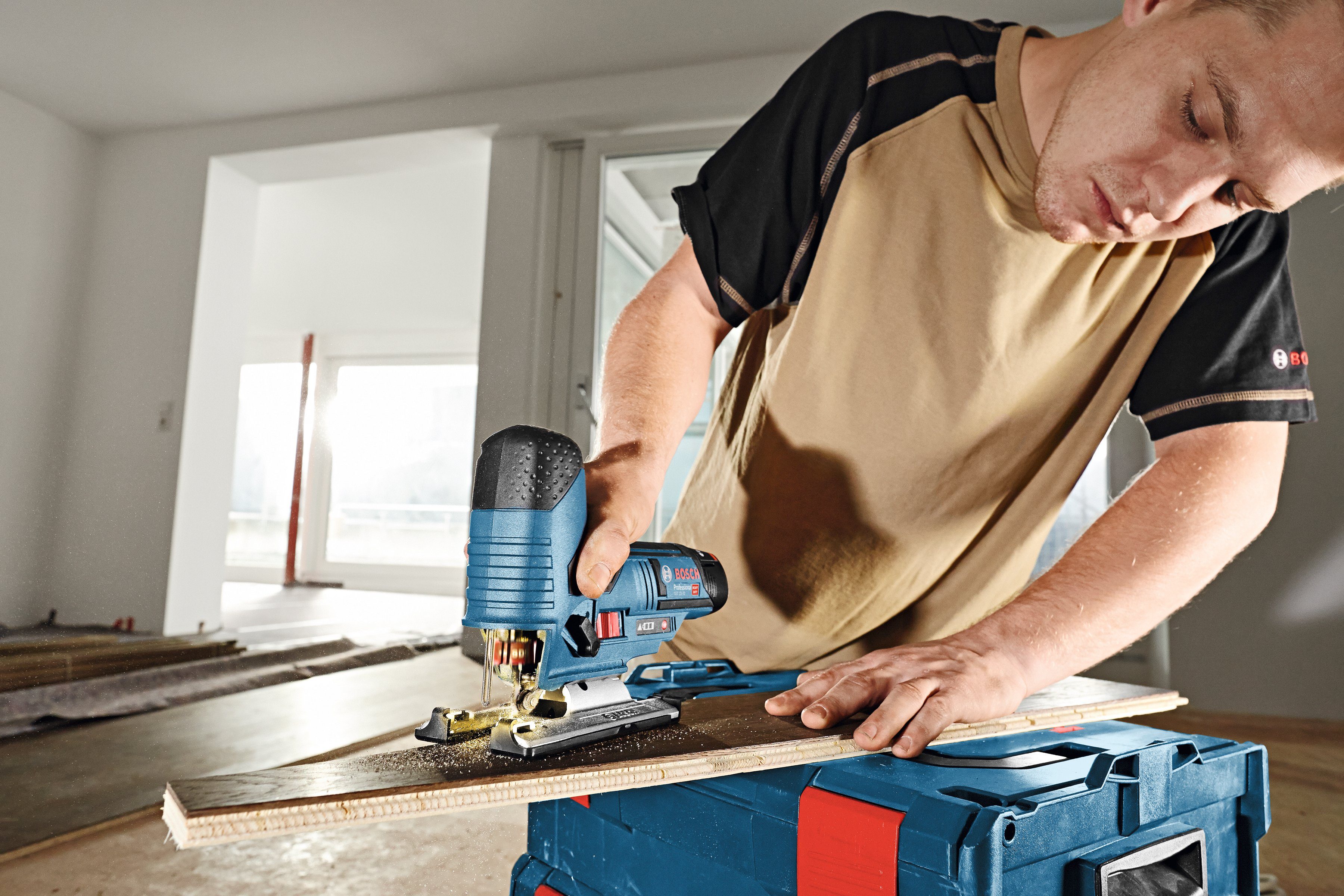 Bosch Professional Akku-Stichsäge GST 12 V-70 Solo mit Stichsägeblatt günstig online kaufen
