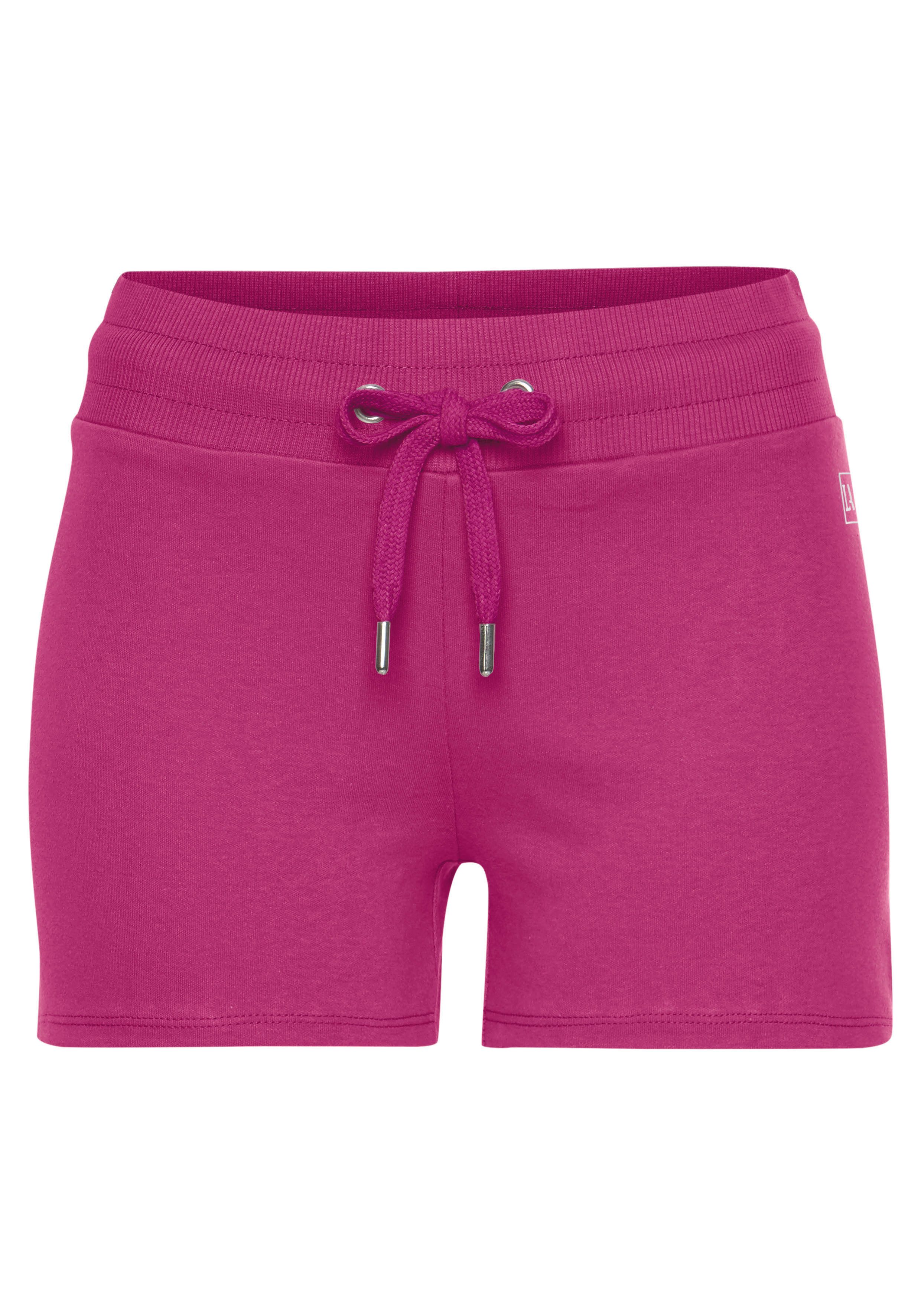 LASCANA ACTIVE Shorts -Kurze Hose mit kleinen Seitenschlitzen mehr