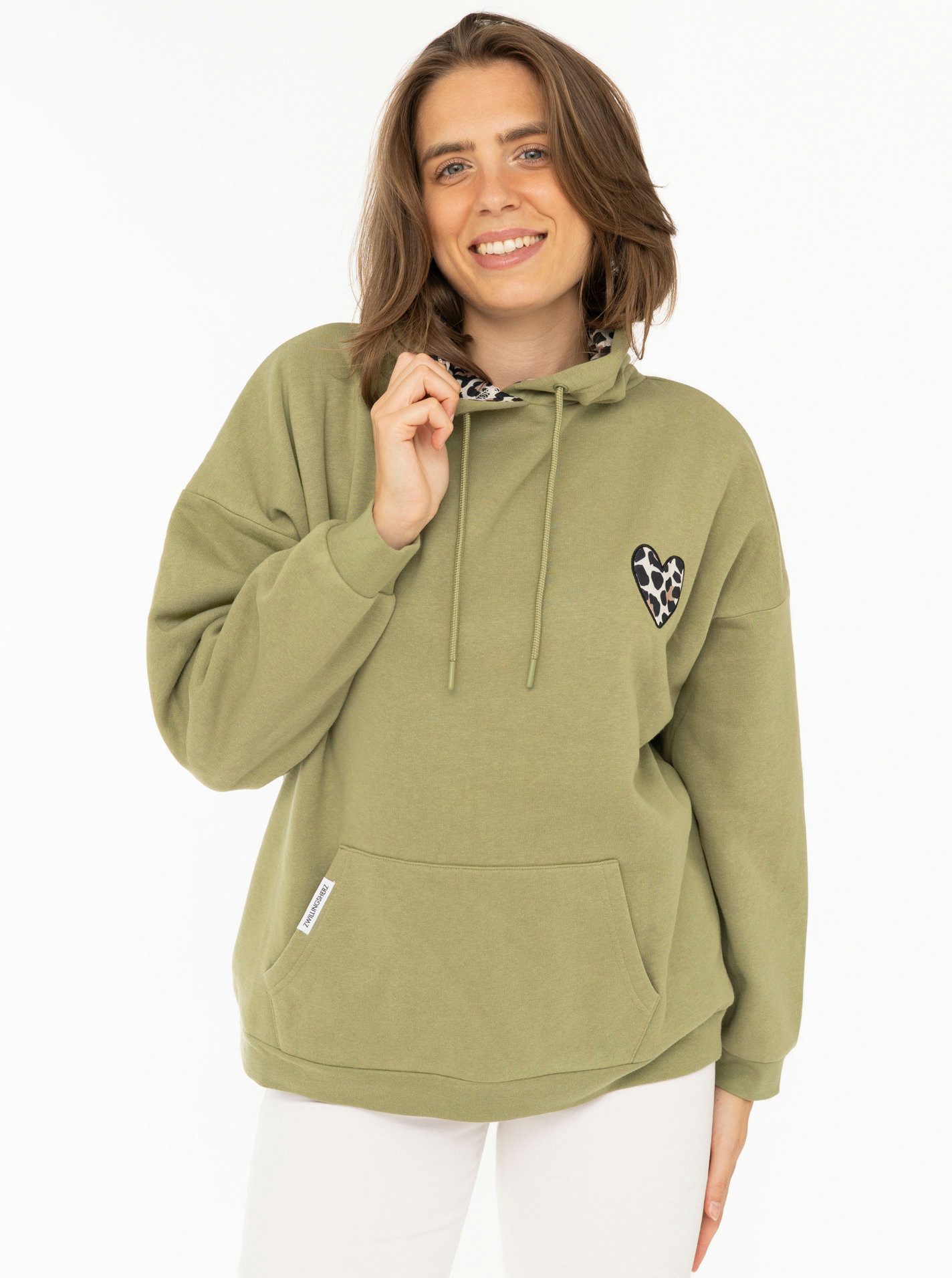 Zwillingsherz Hoodie "Leo Herz" Oversized, Kapuzenfutter und aufgesticktes Herz in Leomuster