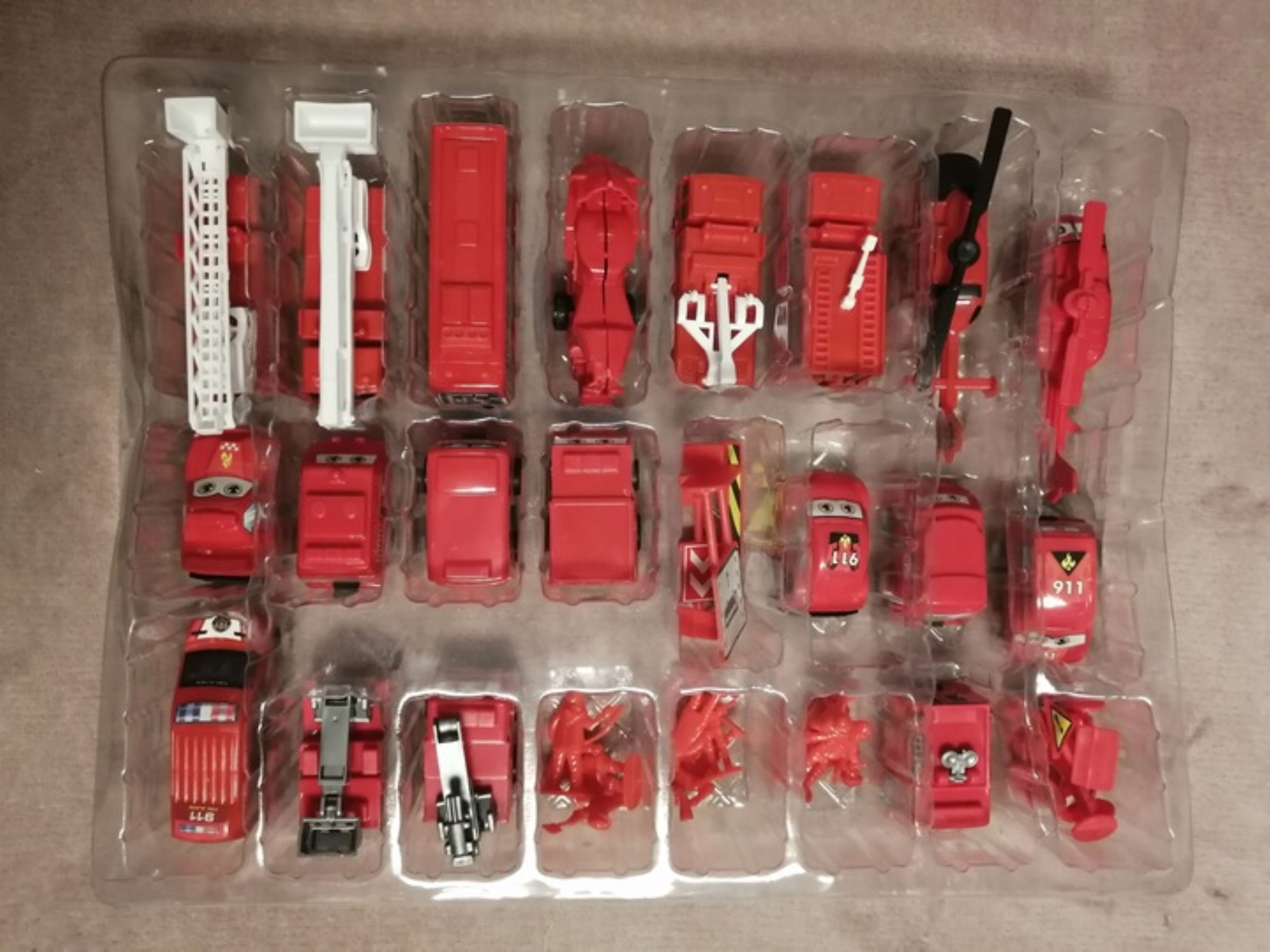 Festivalartikel Adventskalender Adventskalender Feuerwehr mit 24 Fahrzeugen & Spielmatte – Geschenkide (1-tlg)