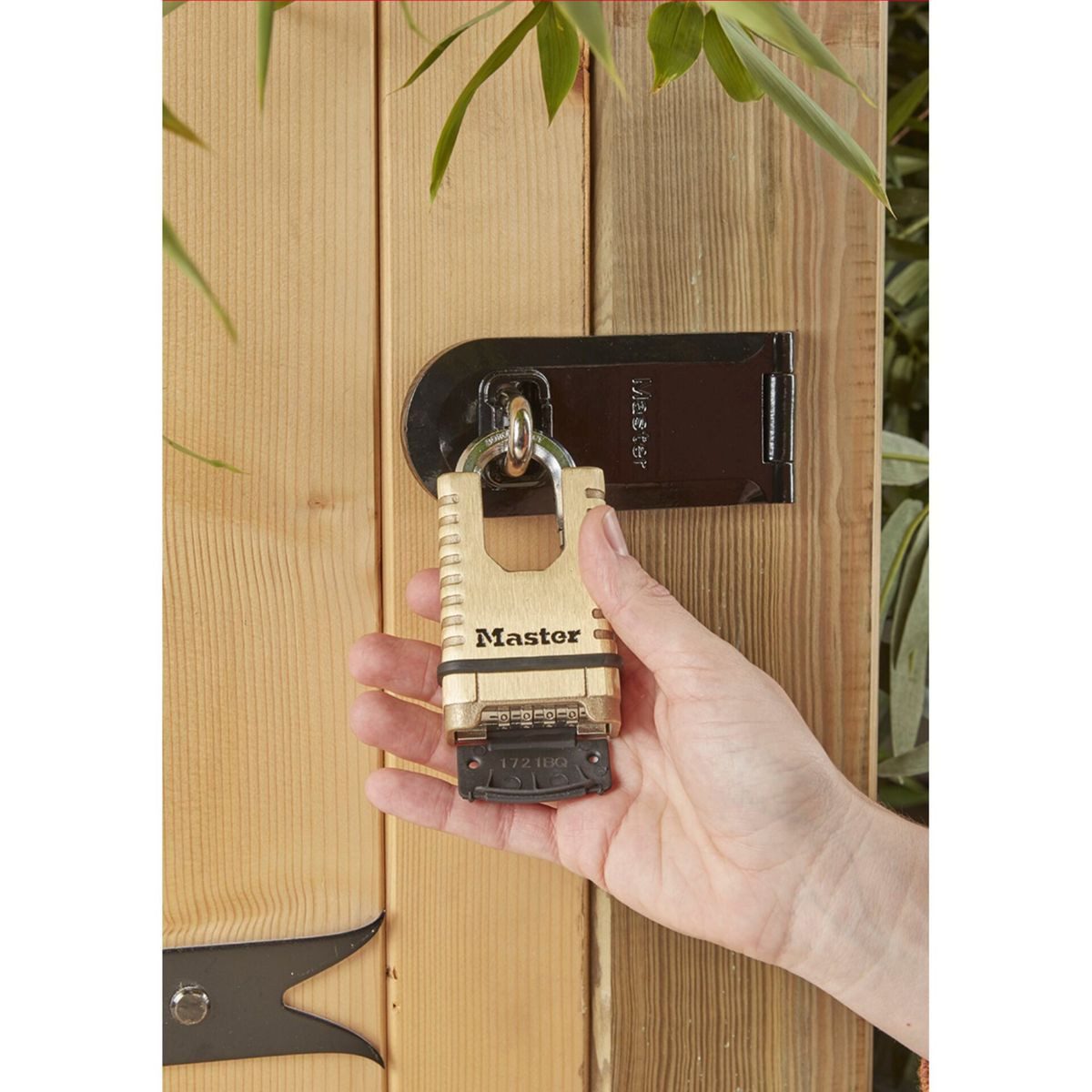 Master Lock Vorhängeschloss mit 8-kant.28mm Bügel M1177EURDCC Diebstahlalarm