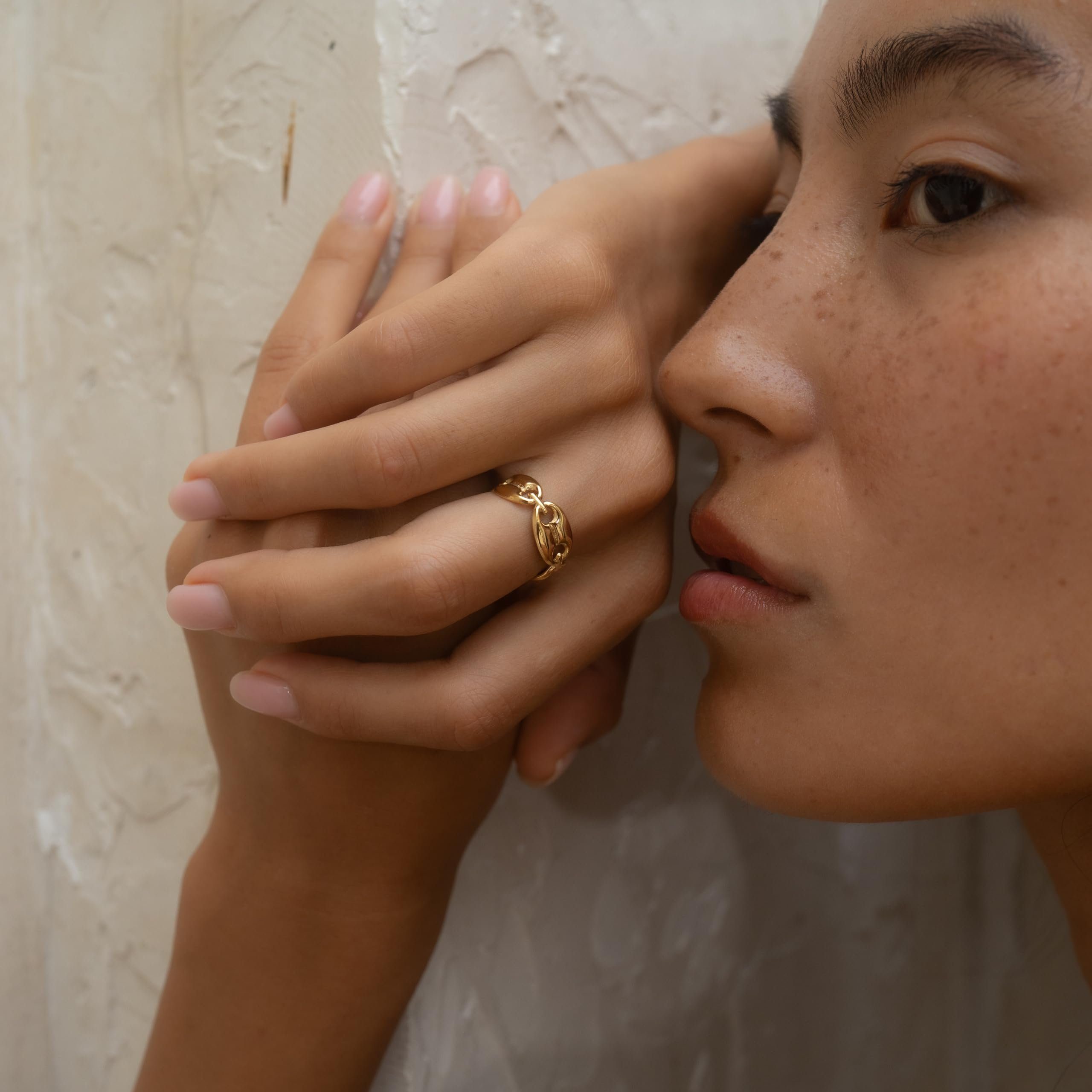 Made by Nami Fingerring Edelstahl Ring Gold mit mehreren verbundenen Gliedern, Damen Schmuck Größenverstellbar & Wasserfest