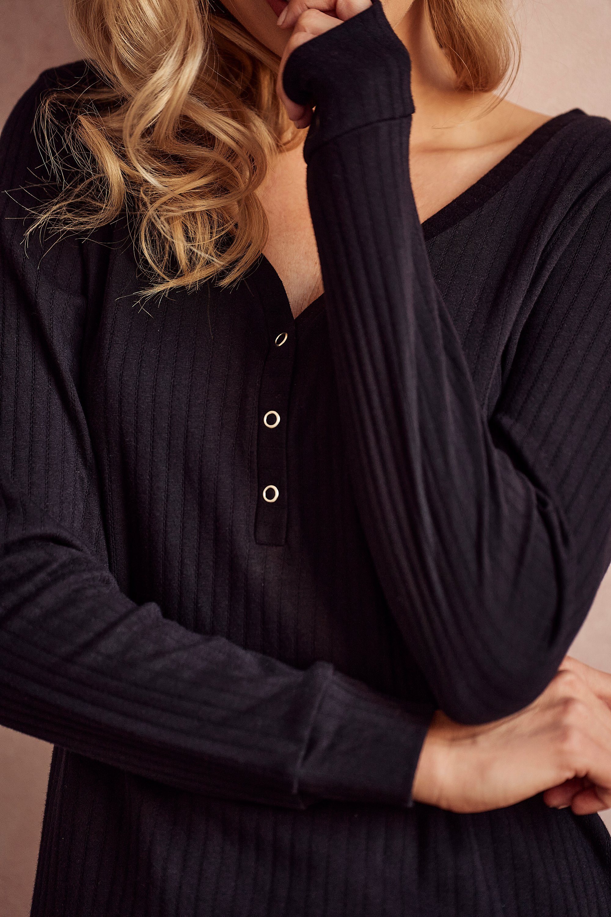 Mademoiselle mit Knopfleiste schwarz Nachthemd aus langarm Sommeil Ripp Material hochwertigen