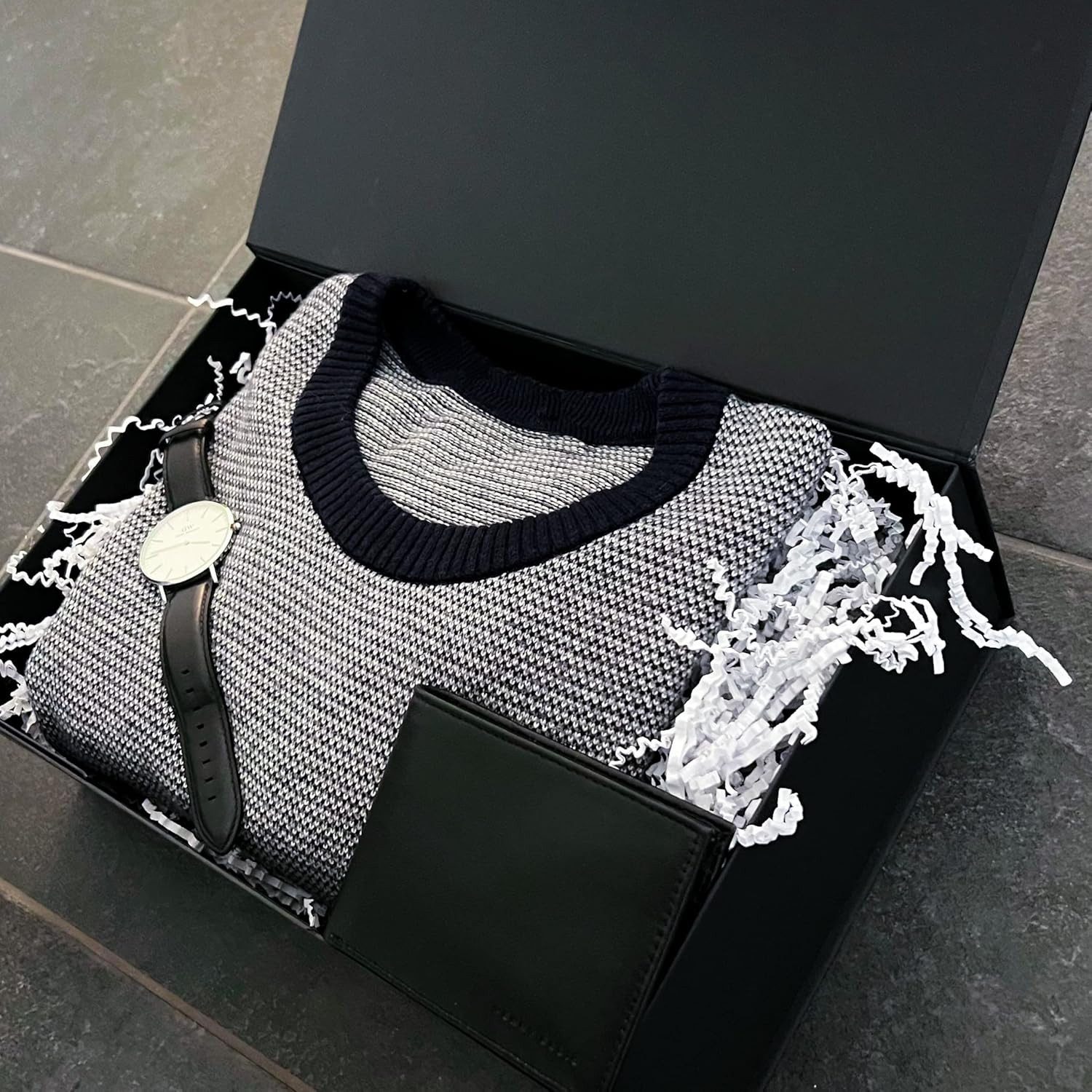ideas in Boxes Geschenkbox Happy Birthday Geschenkkarton, Premium Magnetbox, Geschenkverpackung für Geburtstag mit Schriftzug