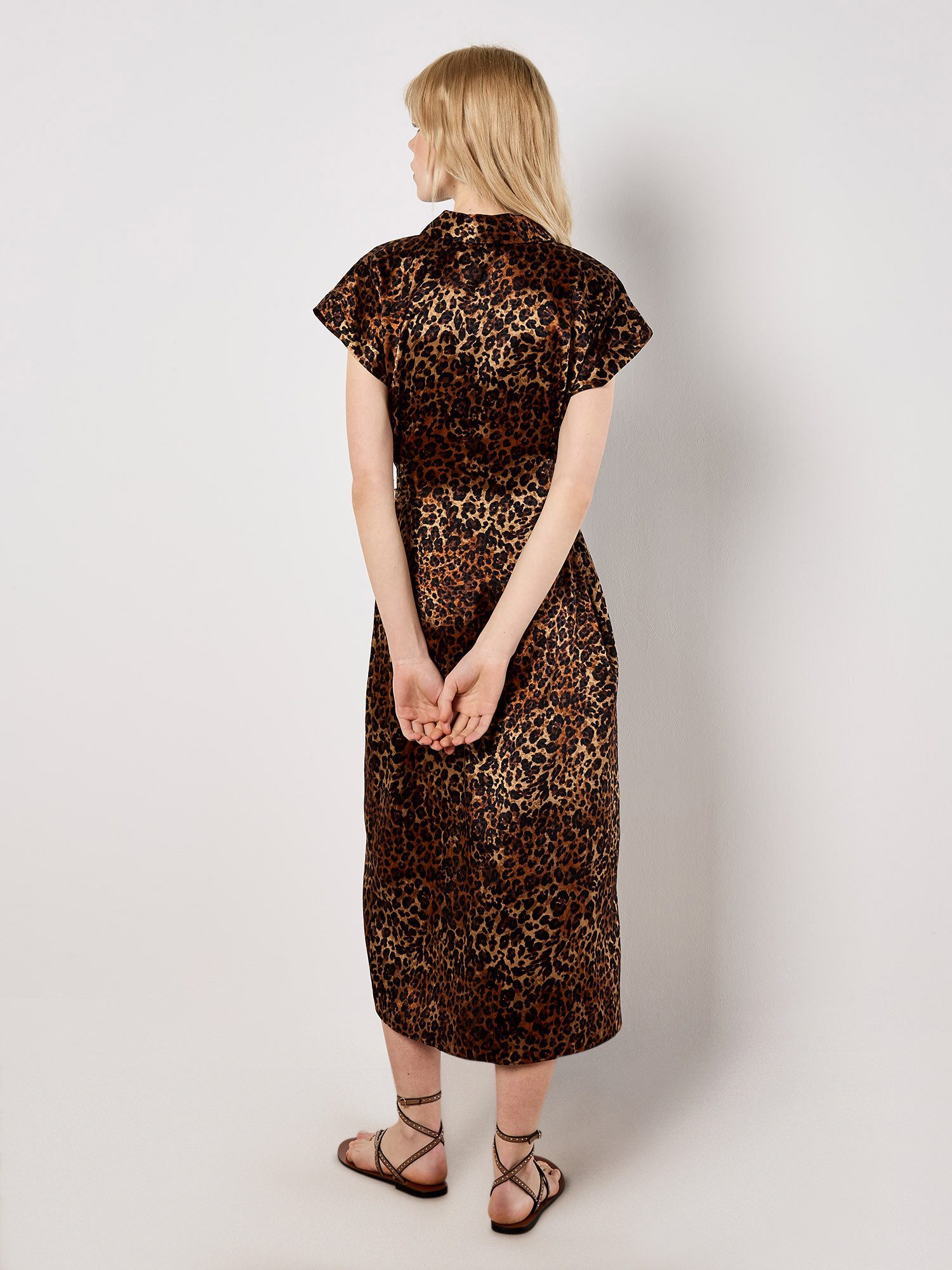 Apricot Druckkleid Textured Animal Print Kleid (2-tlg) aus fließendem Satin