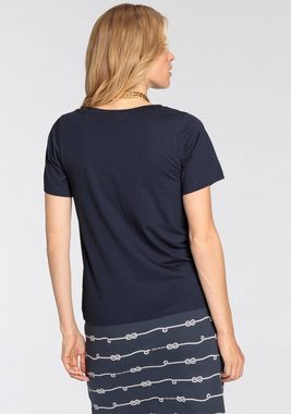 DELMAO T-Shirt mit kleinem dekorativen Label auf der Brust