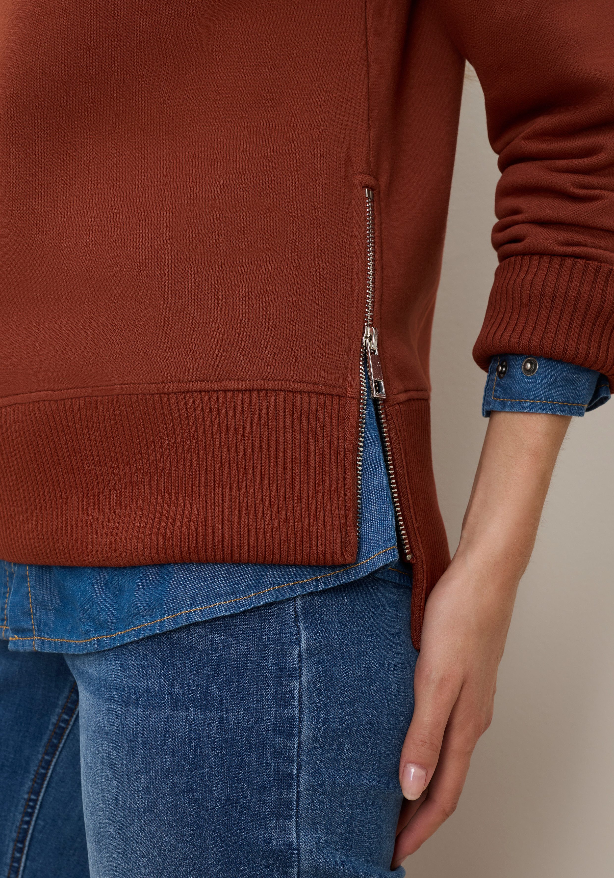 Tamaris Sweatshirt mit seitlichen Reißverschlüssen aus elastischer Baumwollqualität – Bild 4 von 5