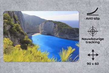 MuchoWow Gaming Mauspad Grüne Vegetation auf den Klippen am Strand von Navagio in Griechenland (1-St), Büro für Tastatur und Maus, Mousepad Gaming, 90x60 cm, XXL, Großes