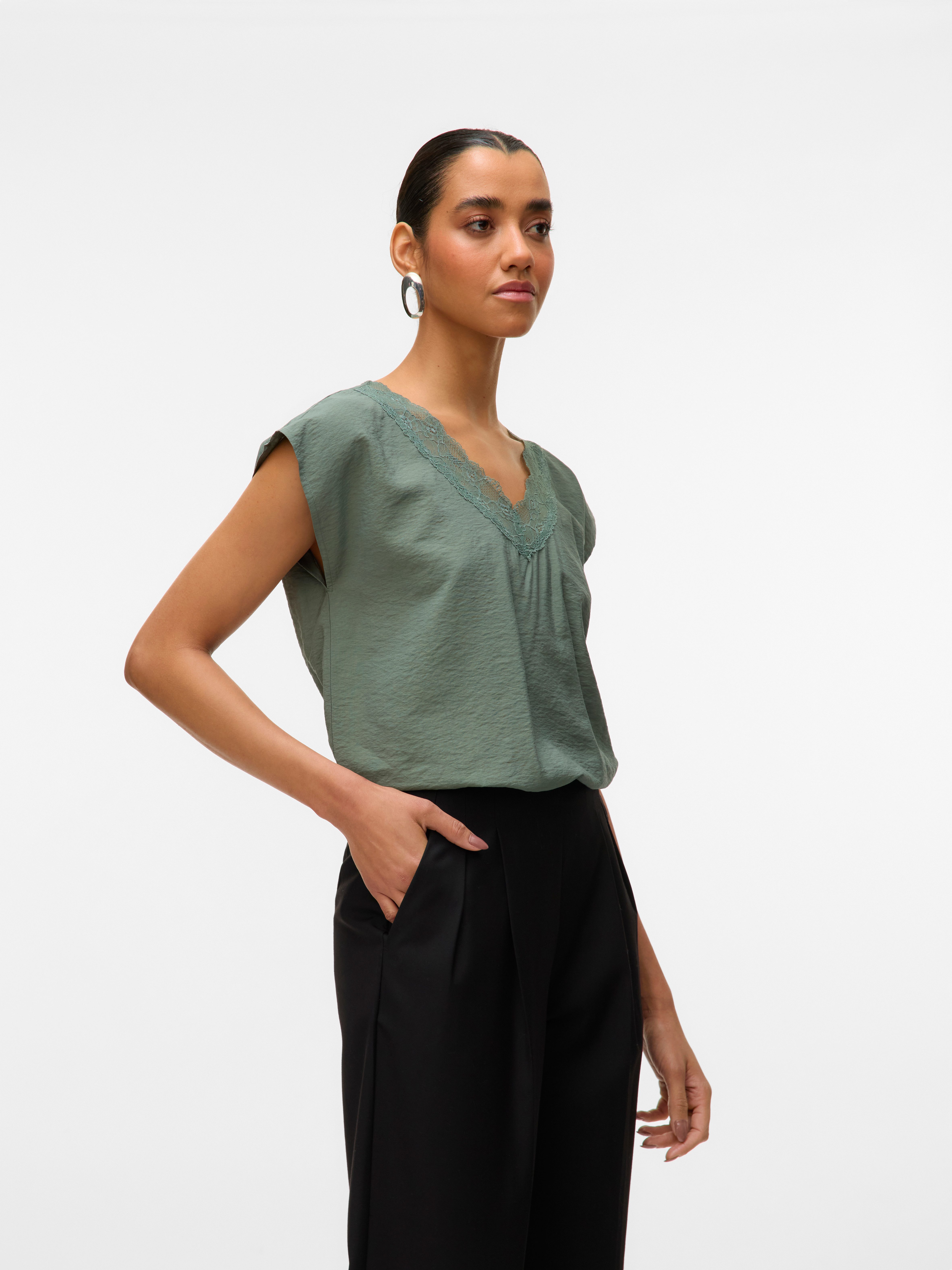 Vero Moda Spitzentop VMSAFA SL V-NECK LACE TOP WVN GA NOOS günstig online kaufen