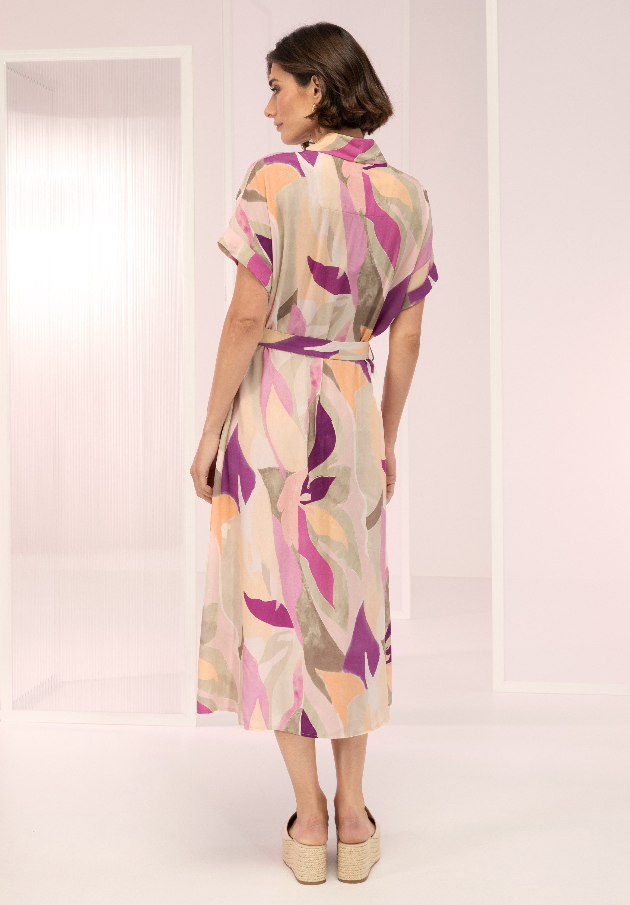 bianca Druckkleid SELMA in modernem Allover-Print in Trendfarben