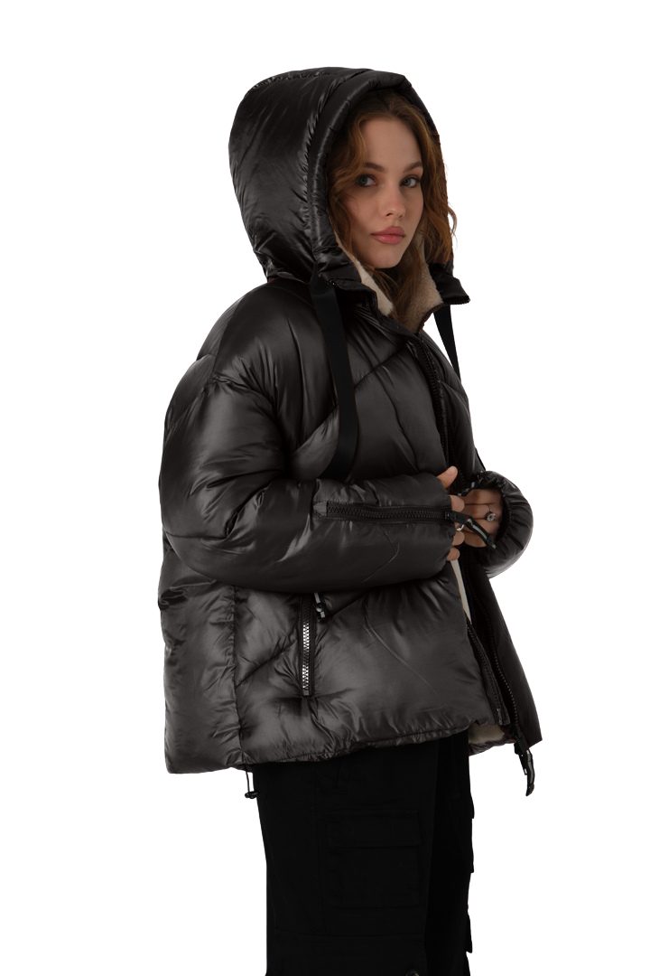 Shorai Steppjacke Oversize Kurzjacke kuschlig weich gefüttert, Reißverschlüsse am Ärmel, gefütterte Kapuze