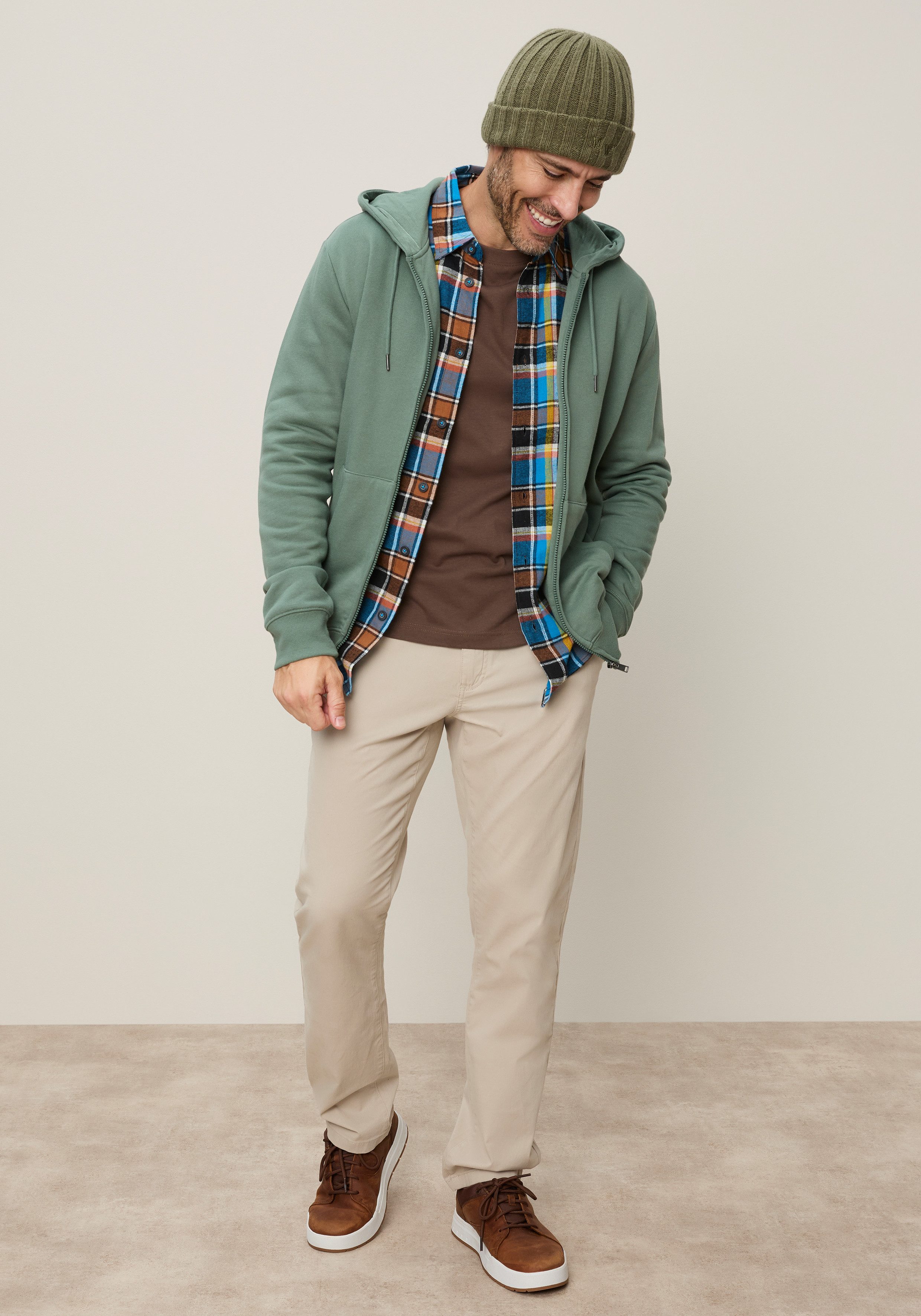 Zum Outfit 9