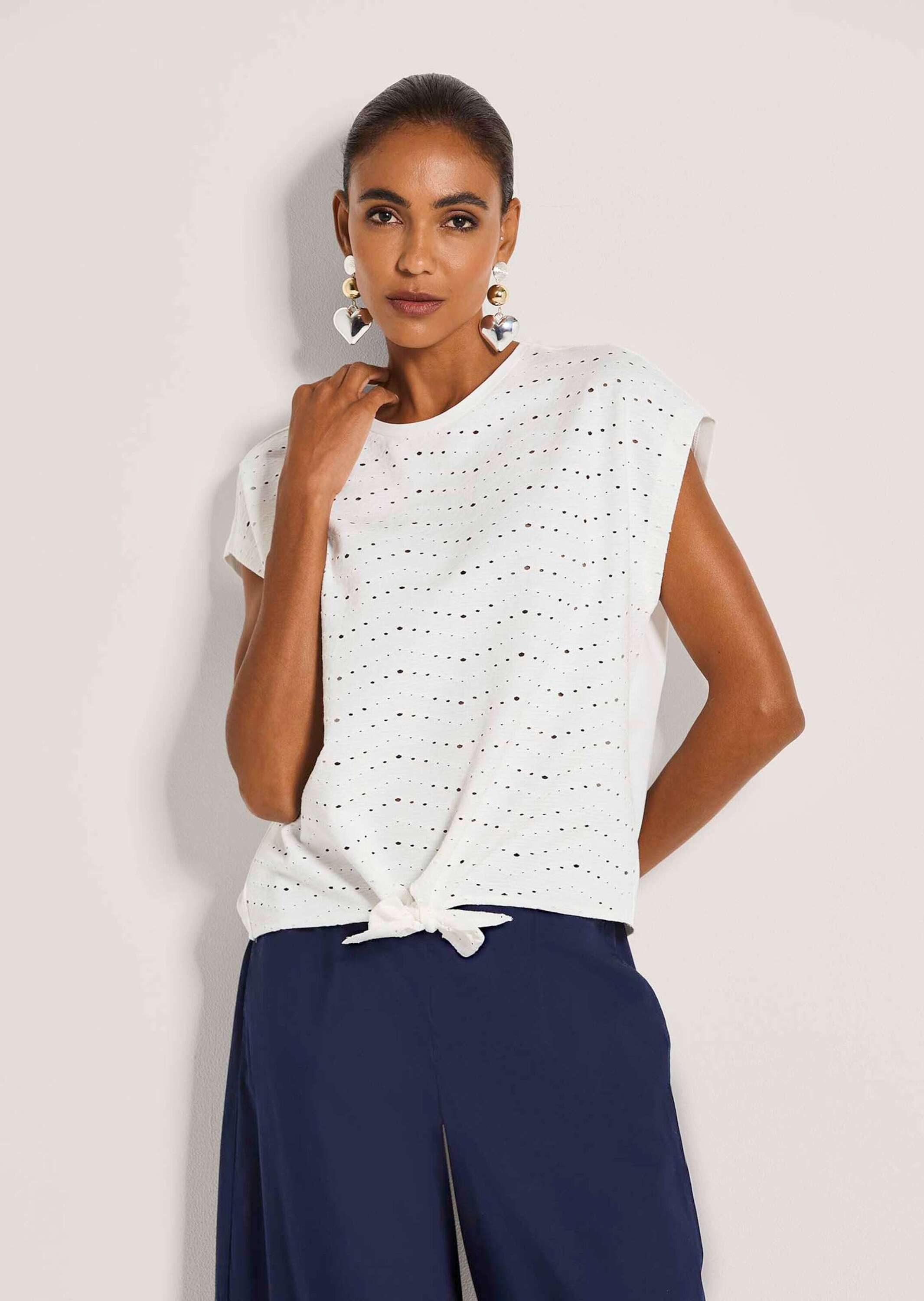 MADELEINE Kurzarmshirt Shirt mit Lochstickerei, Kurzarm, Rundhals Spitzenshirt mit Wickeleffekt, weiter Armausschnitt