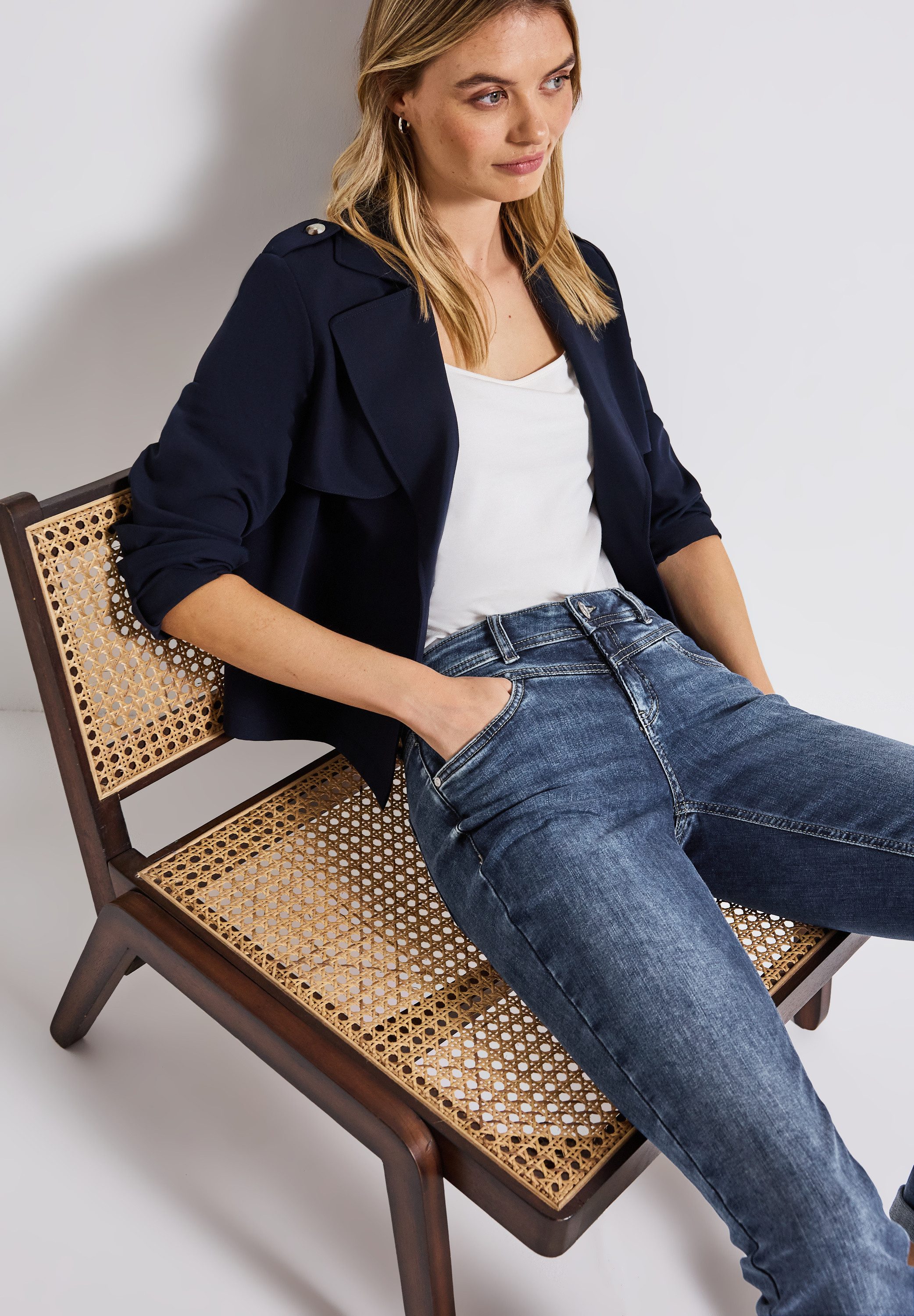 STREET ONE Comfort-fit-Jeans in dunkelblauer Waschung