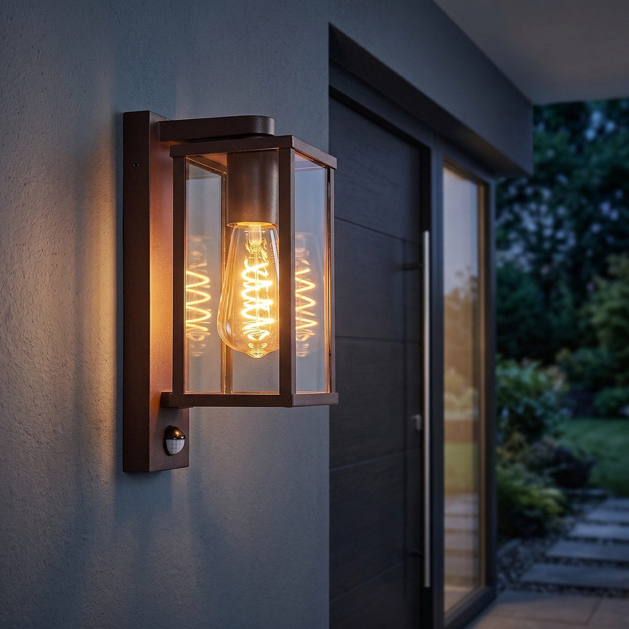 hofstein Außen-Wandleuchte Außenwandlampe mit Bewegungsmelder aus Metall/Glas in Rostfarben/Klar, ohne Leuchtmittel, Wandleuchte außen abwärts im Vintage-Design mit Lichteffekt, E27, IP44