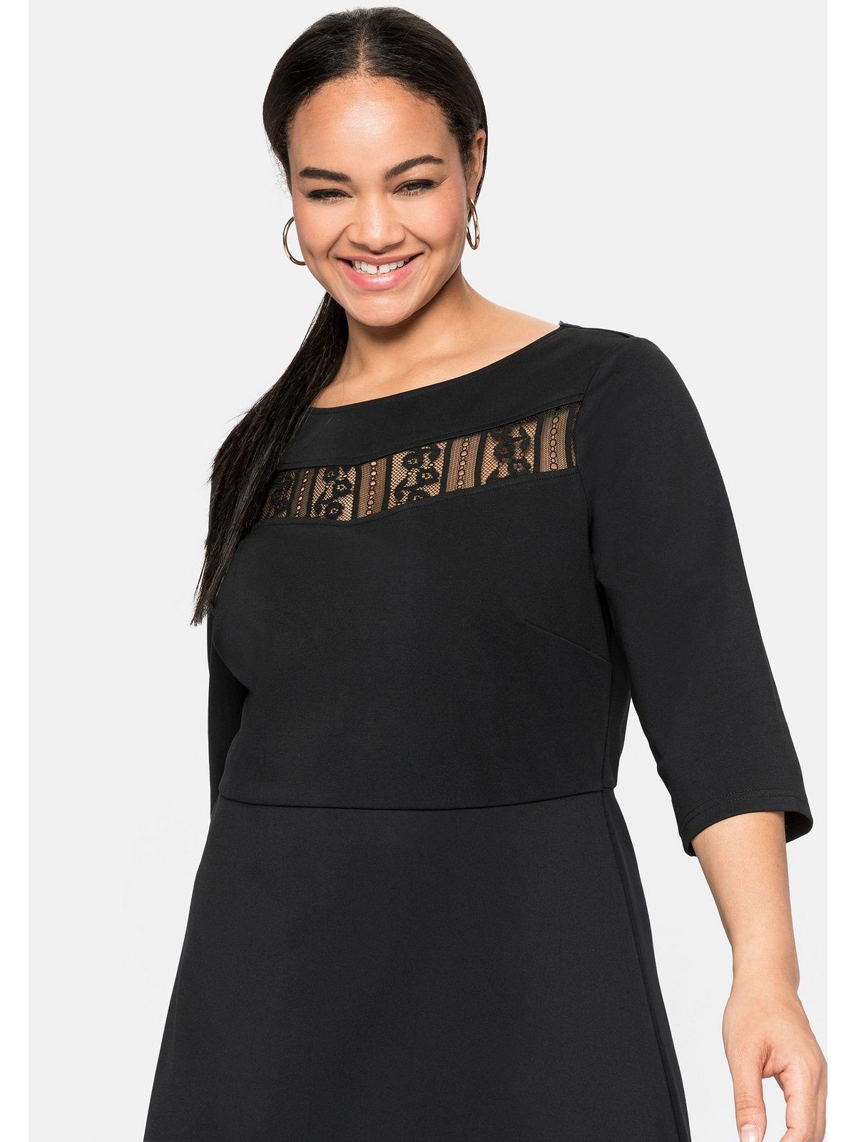 Sheego Abendkleid Große Größen mit U-Boot-Ausschnitt und Spitzeneinsatz