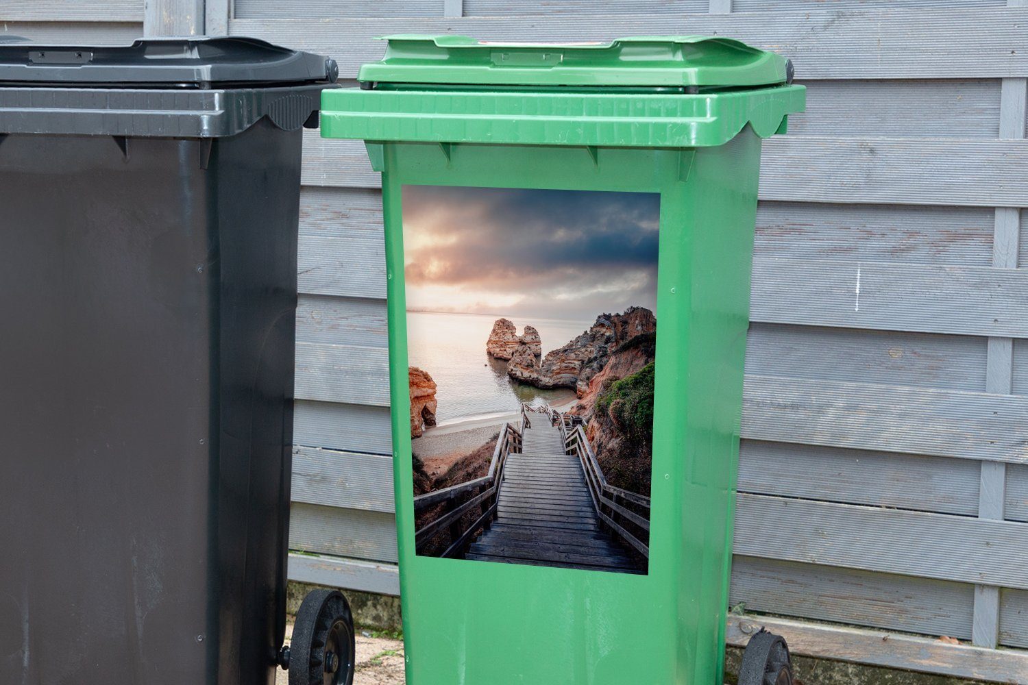 MuchoWow Wandsticker Sonnenaufgang St), Mülleimer-aufkleber, Sticker, an Algarve der Abfalbehälter (1 Mülltonne, Container