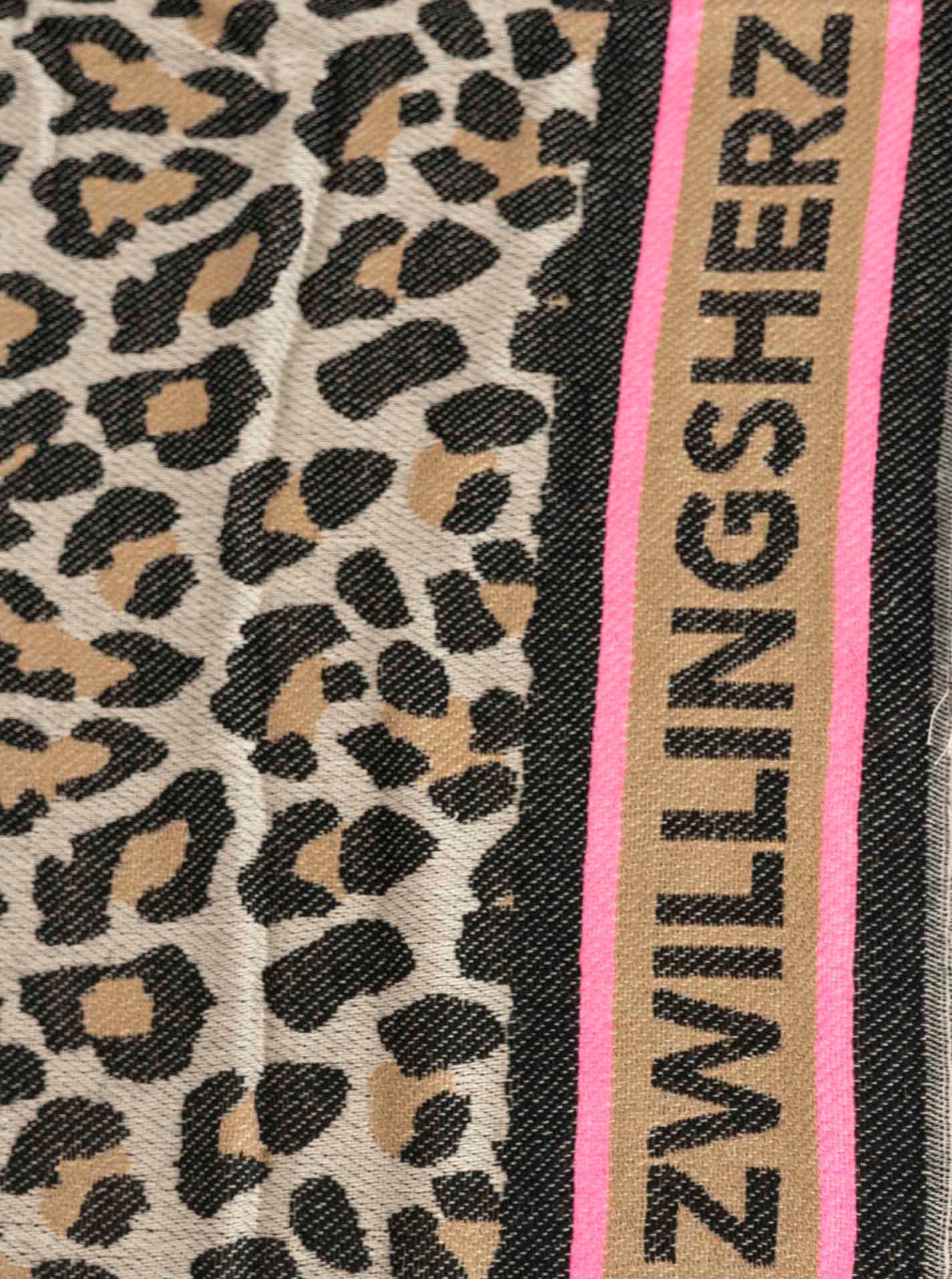 Zwillingsherz Schal "Leo Allover", Leo Muster, Zwillingsherz Schriftzug, Fransenabschluss, Wollanteil