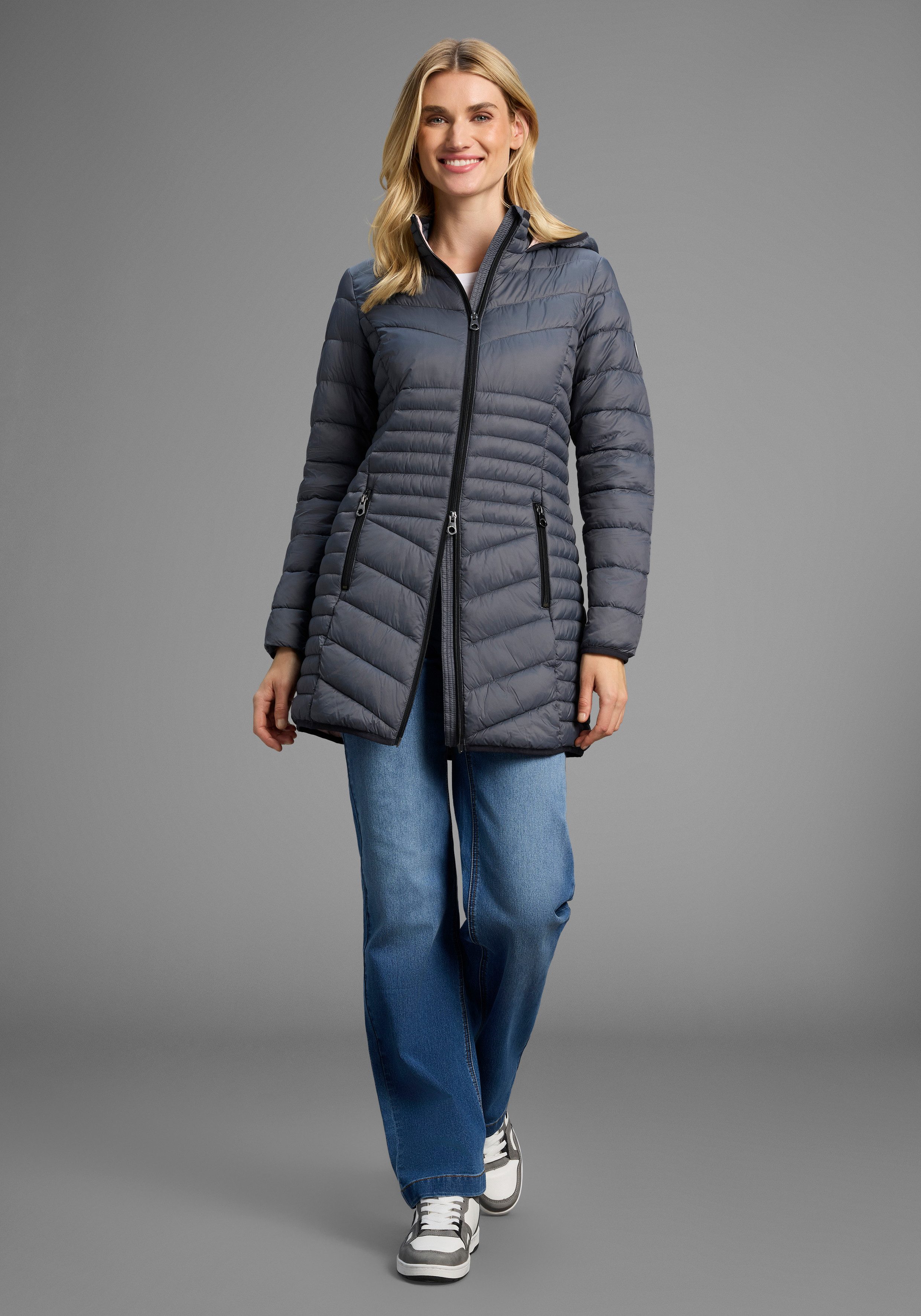 KangaROOS Steppjacke für den Übergang, aus leichtem Webmaterial, figurbetonter Schnitt – Bild 4 von 5