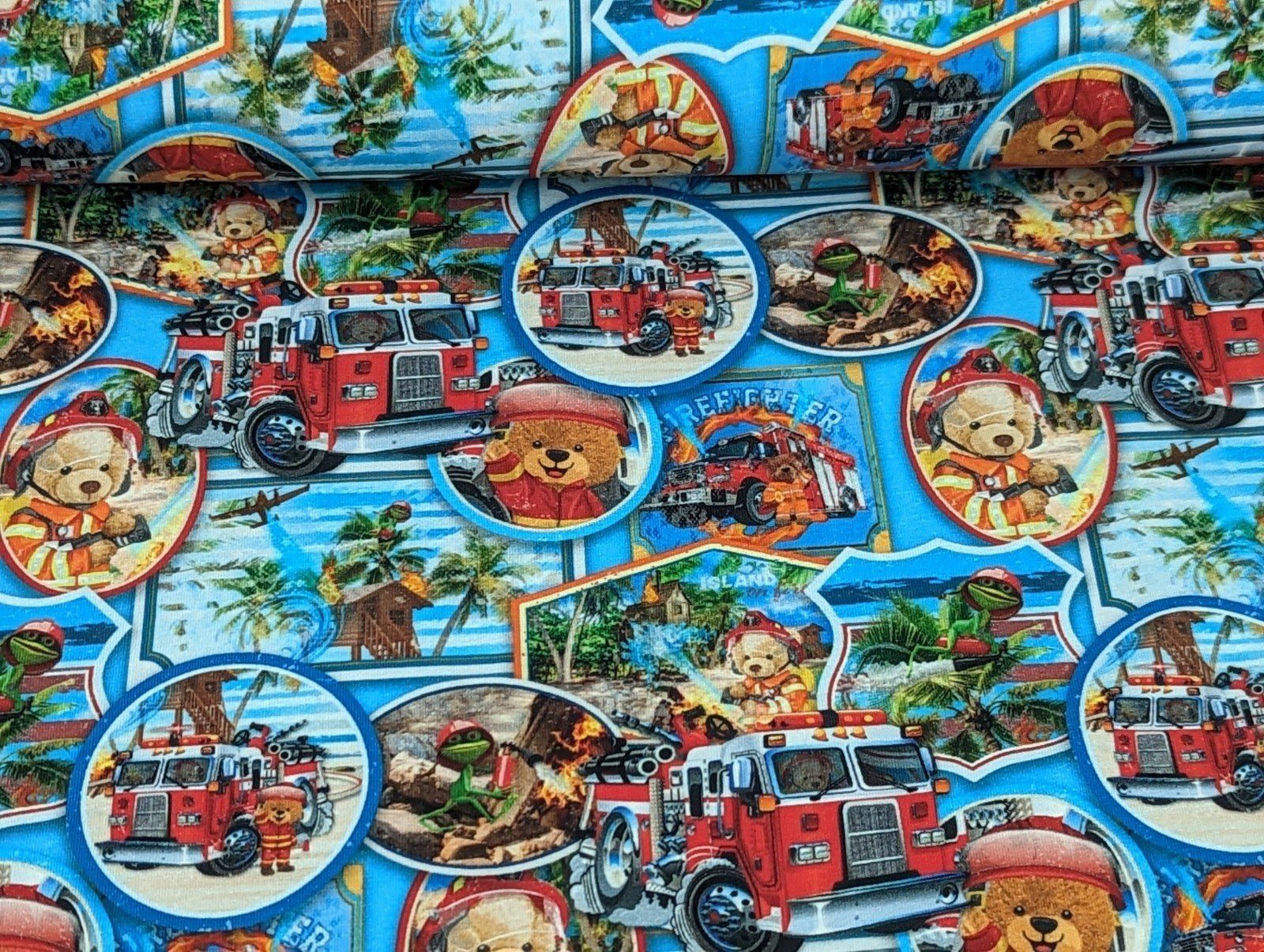 Corileo Stoff Baumwolljersey Teddybär als Feuerwehrbär auf Blau Stoff