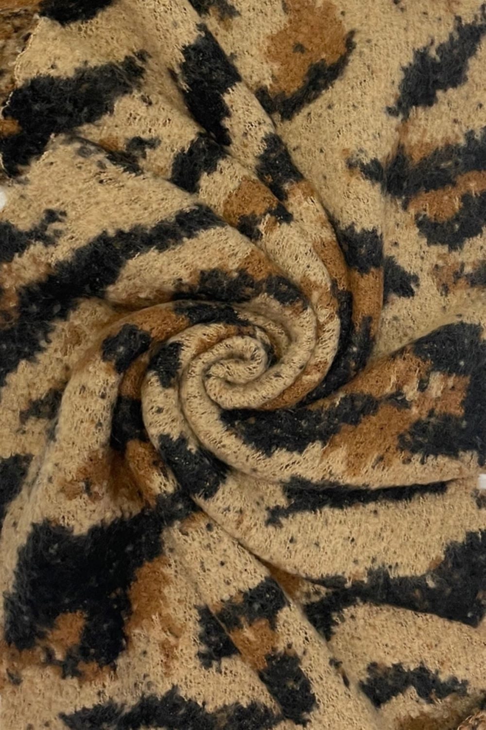 Fashion Scarf World Modeschal Modischer Wollschal mit angesagtem Leopardenm günstig online kaufen