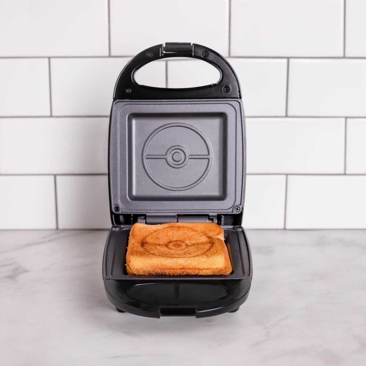 Uncanny Brands Sandwichmaker Pokémon Sandwich Maker – Toast- & Sandwich-Grill mit Pokémon-Design