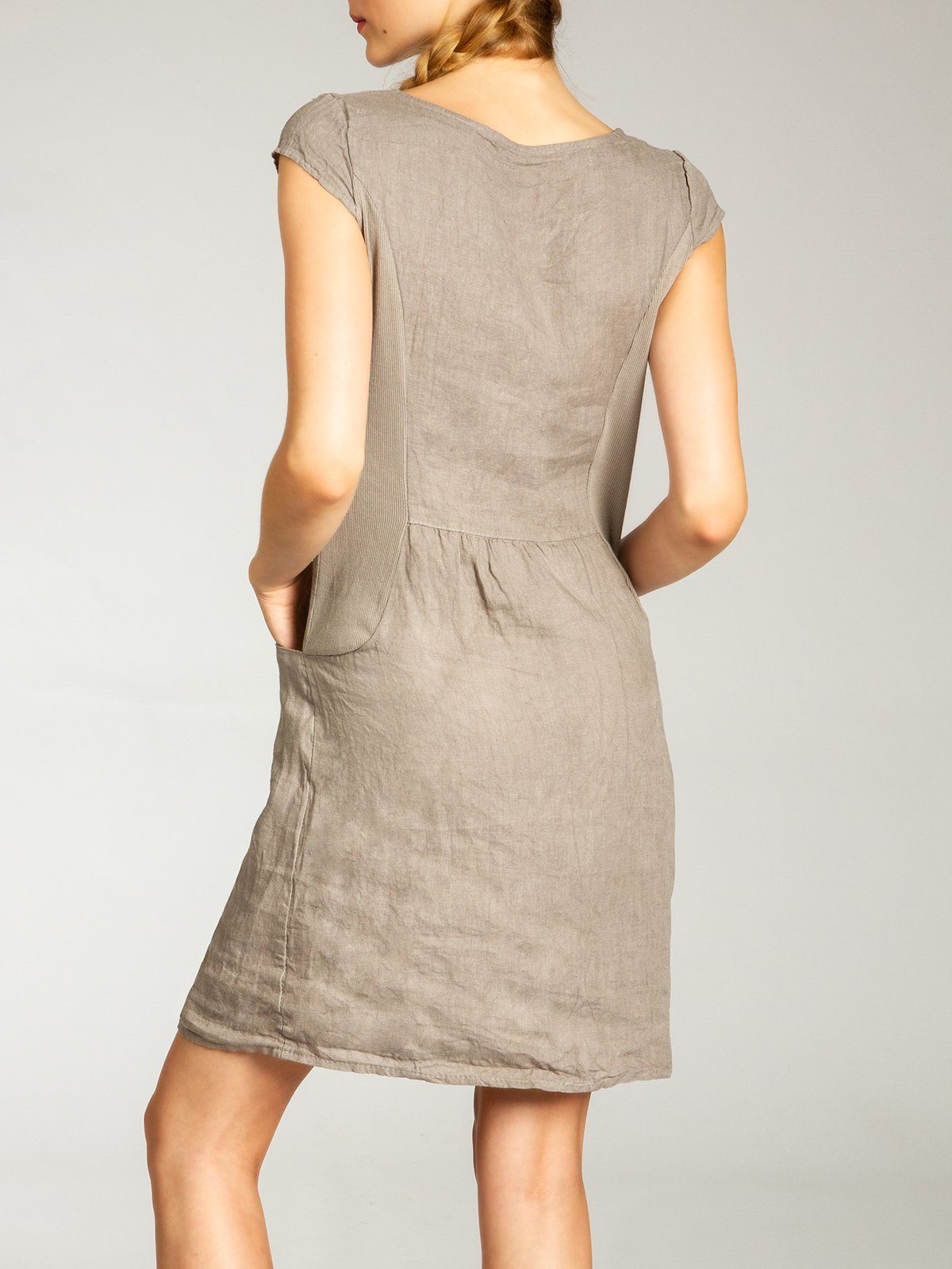 Caspar Sommerkleid SKL018 knielanges Damen Sommer Leinenkleid mit Perlmutt Knöpfe Dekor figurumspielender Schnitt, luftig leicht, angenehm kühlend