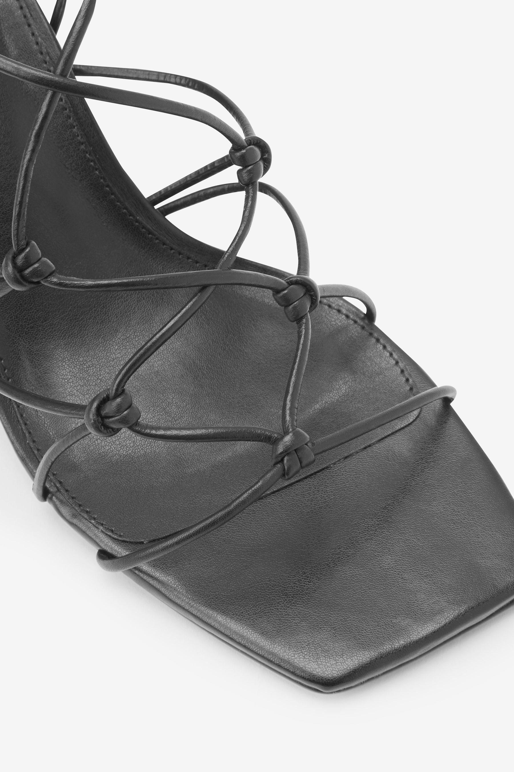 Knotendetail Black Next Sandalette (1-tlg) mit Leder aus Absatzschuhe Signature