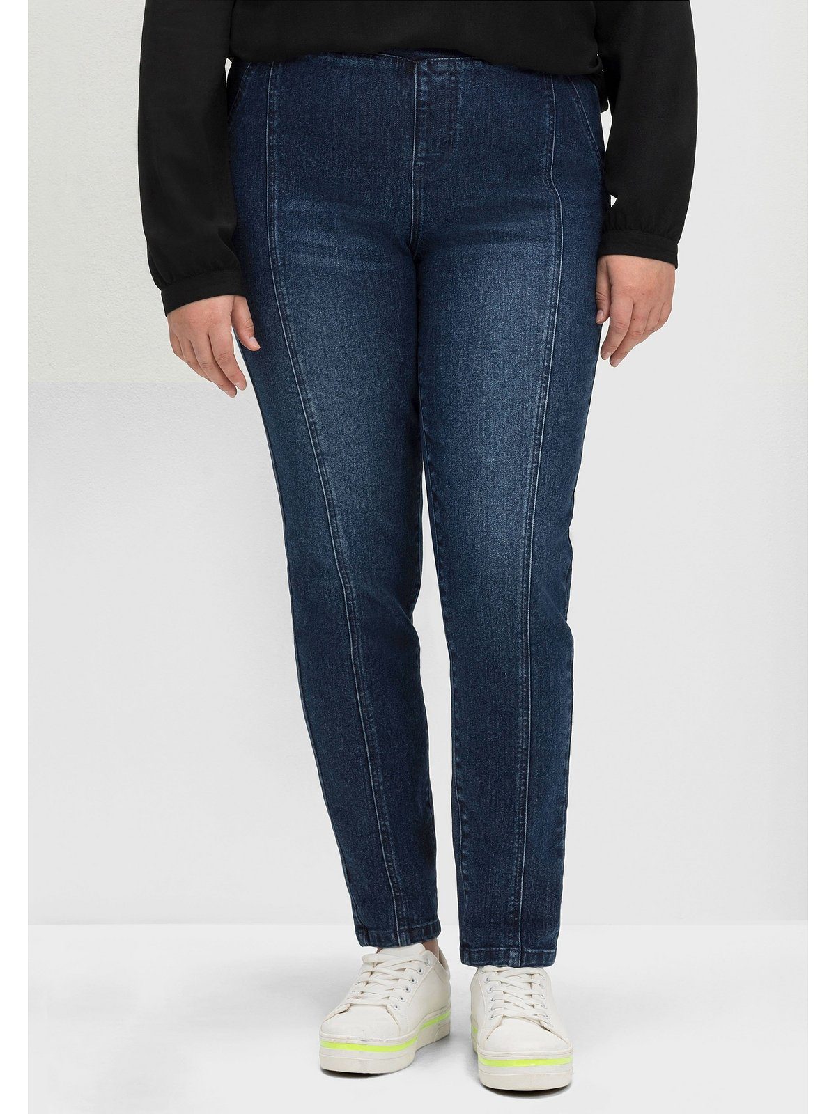 Sheego Schlupfjeans Große Größen mit modischen Zier- und Teilungsnähten dark blue Denim | Slim-Fit Jeans