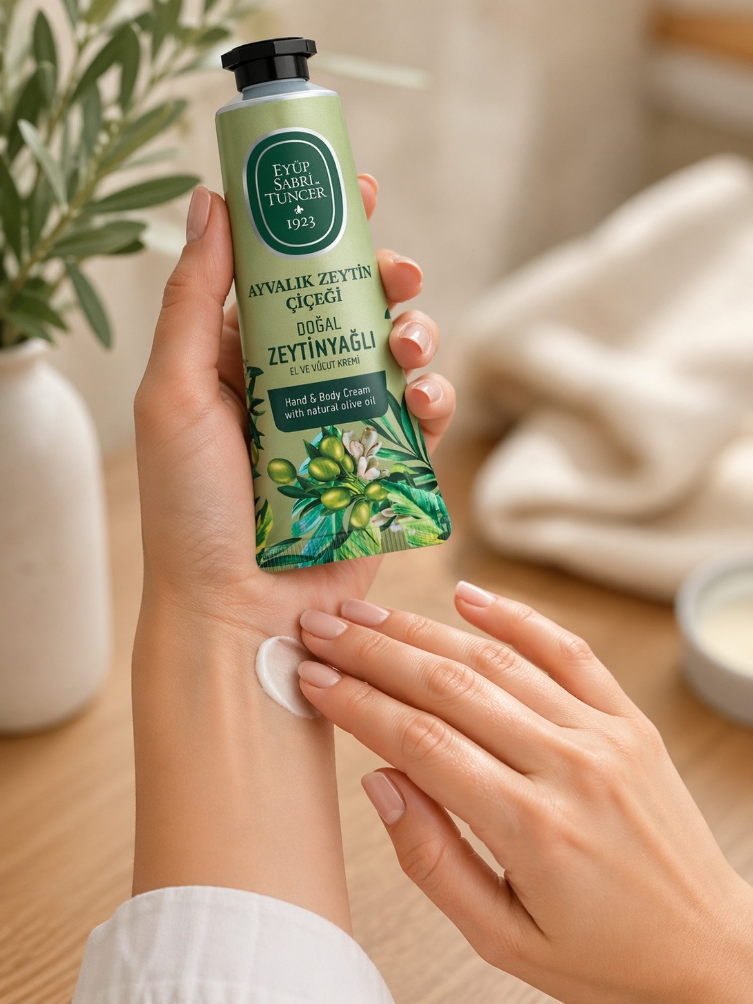 EYÜP SABRI TUNCER Handcreme Hand- & Körpercreme mit Olivenöl 50 ml verschiedene Düfte, Vegan, Vegan, mit Olivenöl, verschiedene Duftvarianten