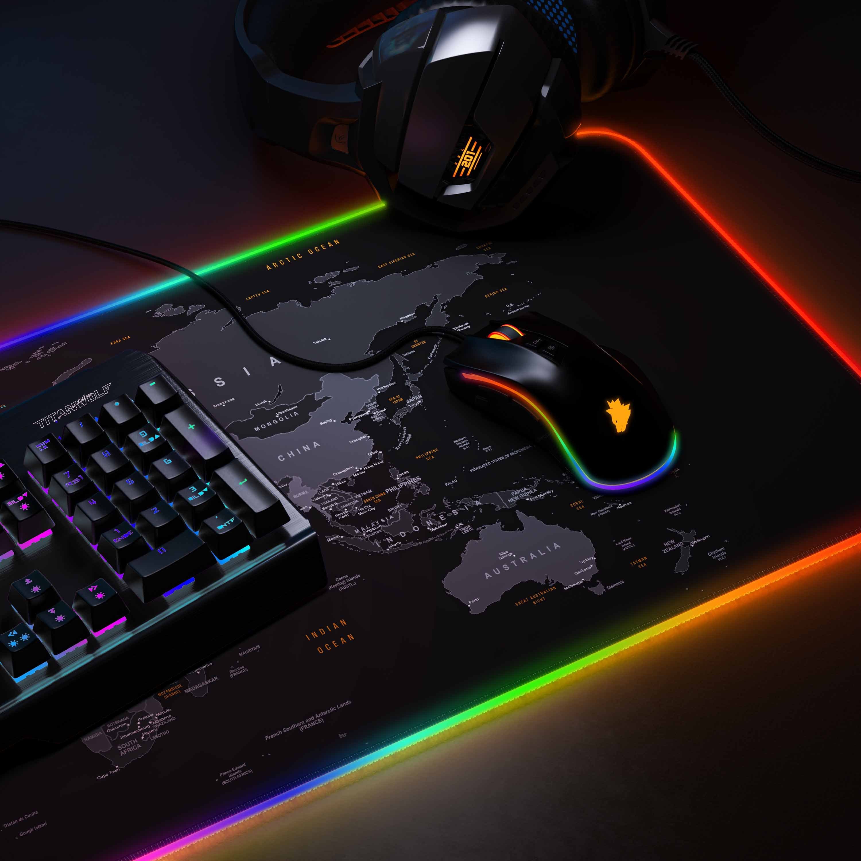Titanwolf Gaming Mauspad RGB Mousepad 800 x 300 x 3 mm, LED Multi Color XL Tischunterlage, rutschfest, abwaschbar, Geschwindigkeit & Präzision, Weltkarte 1