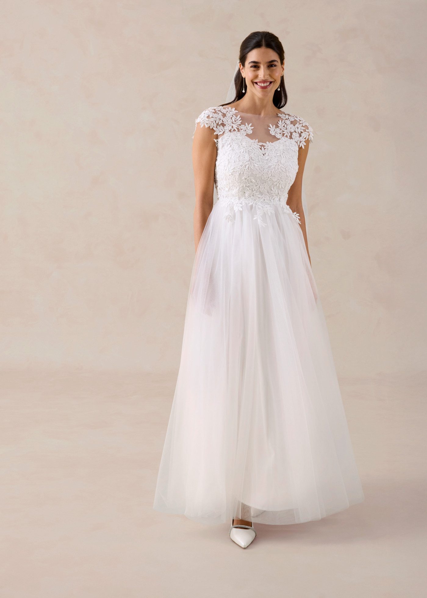 bonprix Brautkleid ausgestellte Passform, aus Tüll mit Spitzenbesatz, Kurzarm-Design