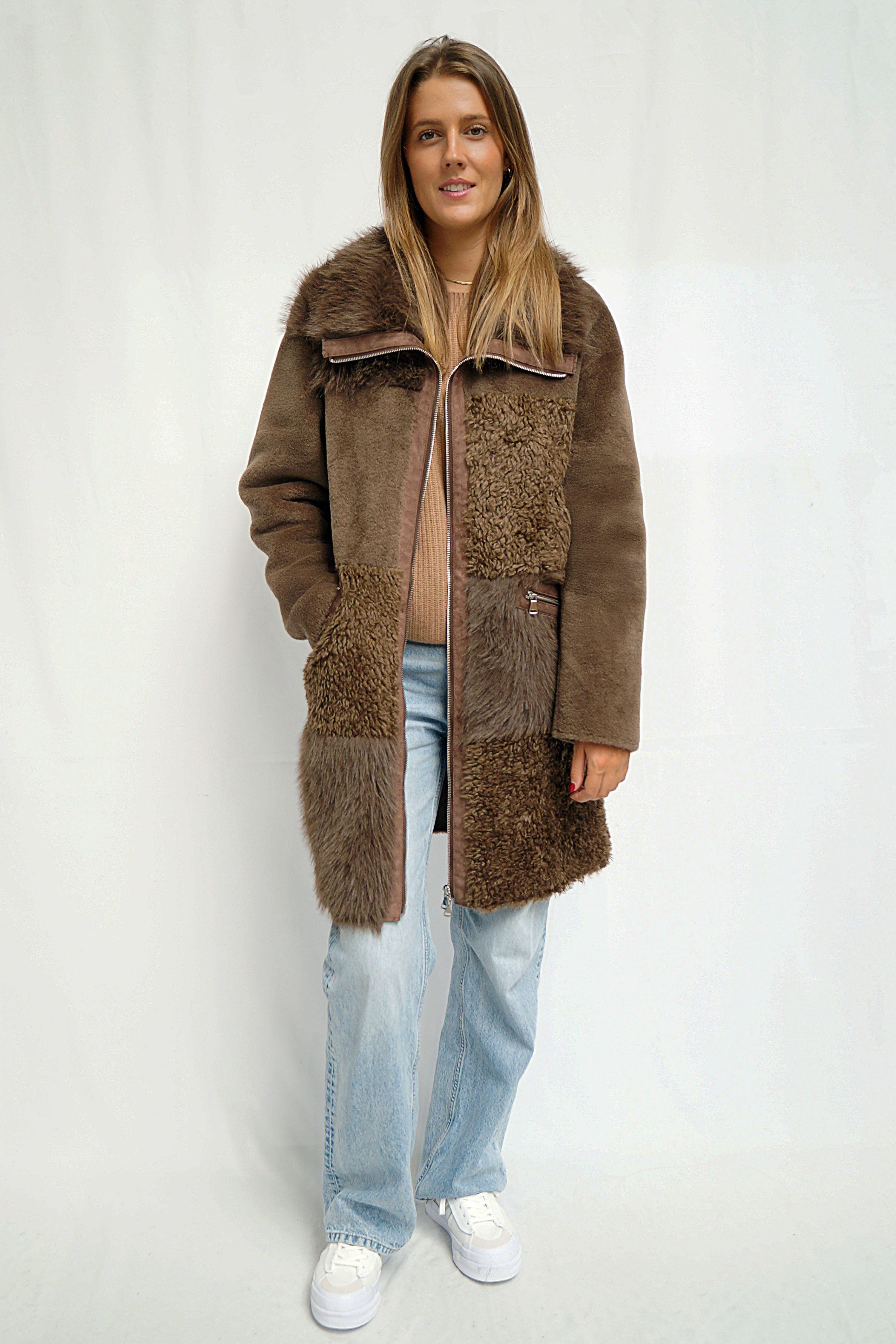FUNK since 1776 Fellimitatmantel in Lammoptik im Webpelz Mix - mit Eyecatcher Kragen