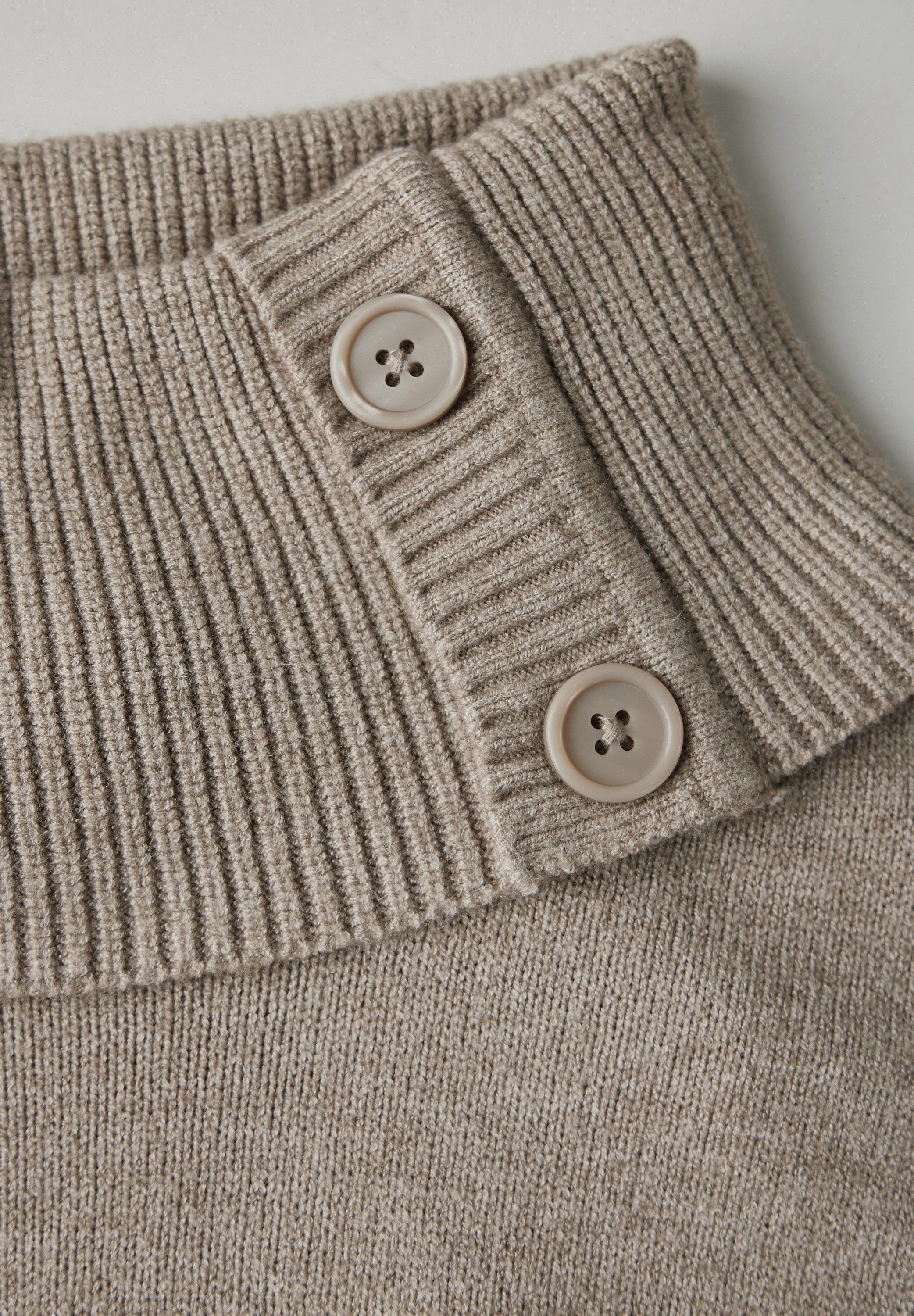 STREET ONE Rollkragenpullover mit Knopf Details