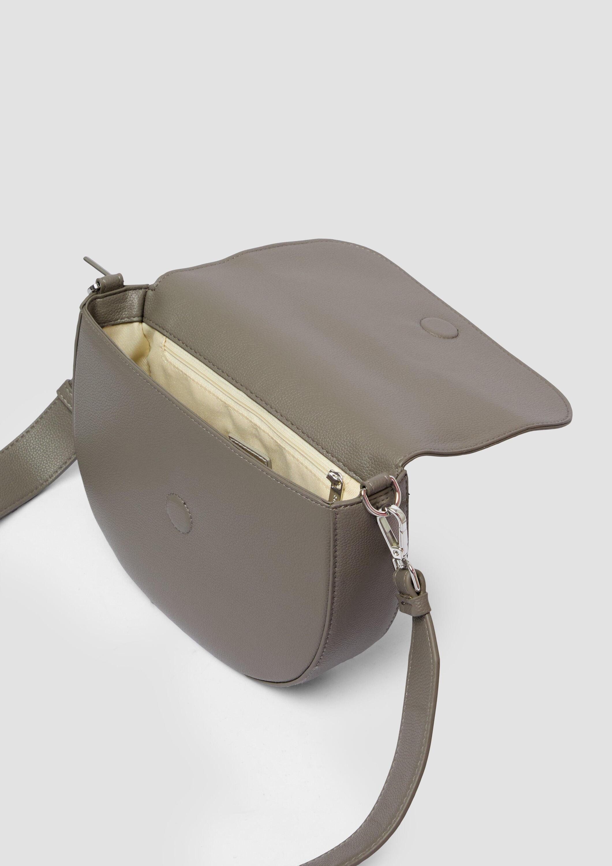 s.Oliver Umhängetasche Tasche, Crossbody-Bag mit Logo-Detail und Überschlag mit Magnetknopf