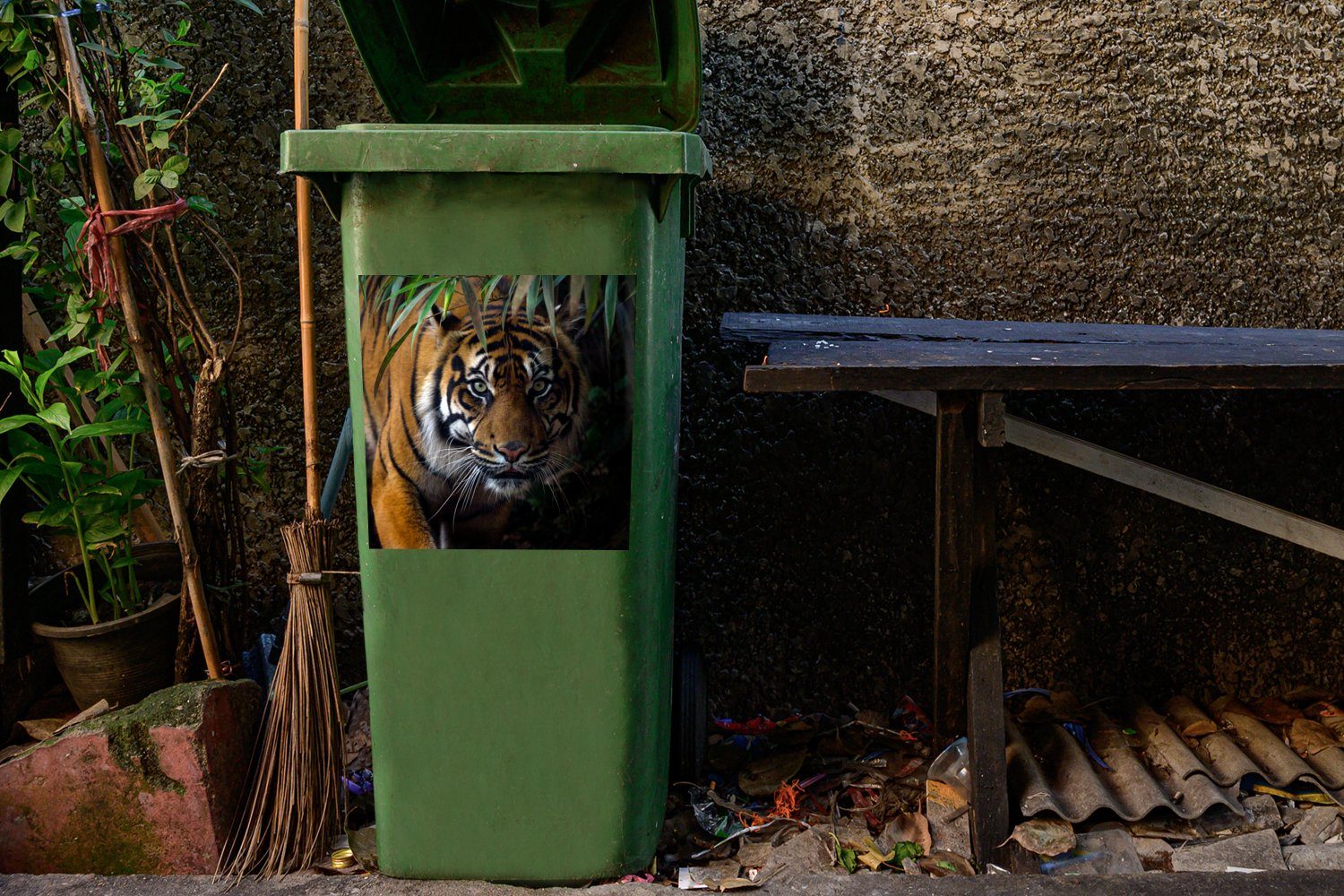 Abfalbehälter Sticker, - Tiger Container, Wild - (1 Mülltonne, - Mülleimer-aufkleber, Wandsticker - Dschungel Tiere Blätter MuchoWow St),