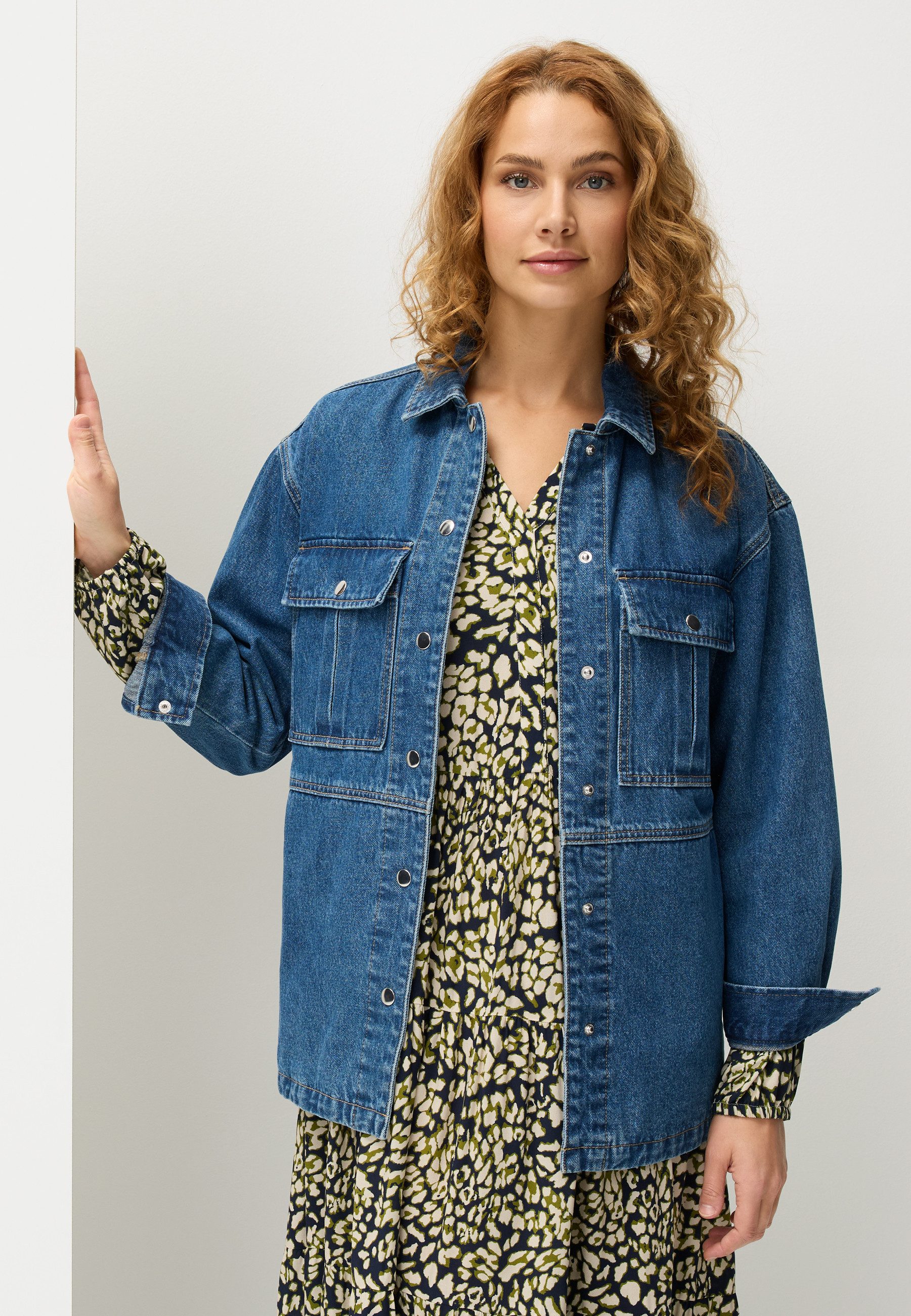 LASCANA Jeansjacke mit seitlichen Schlitzen günstig online kaufen