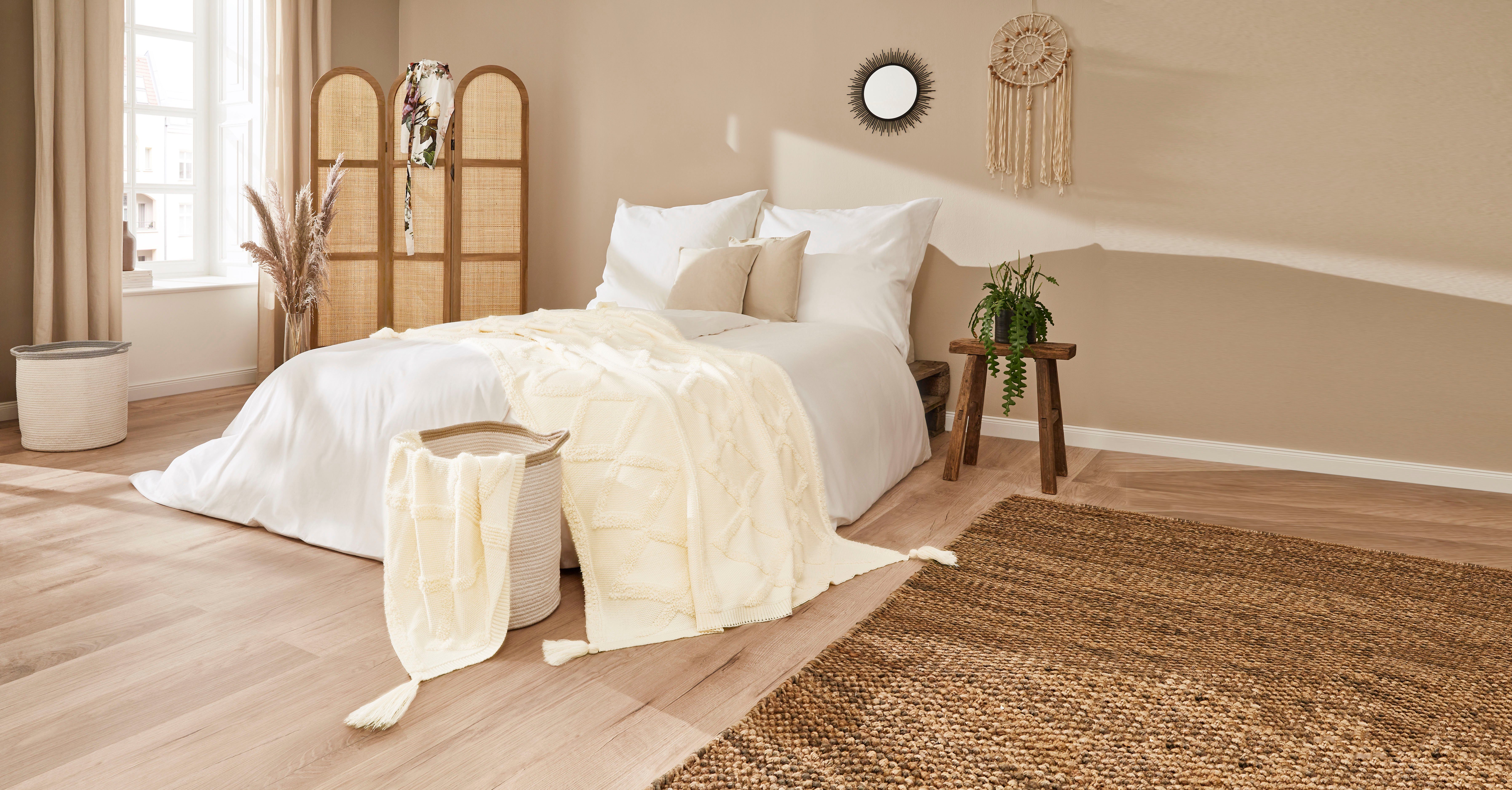 Primera Tagesdecke Kuscheldecke Boho, mit trendigen Bommeln