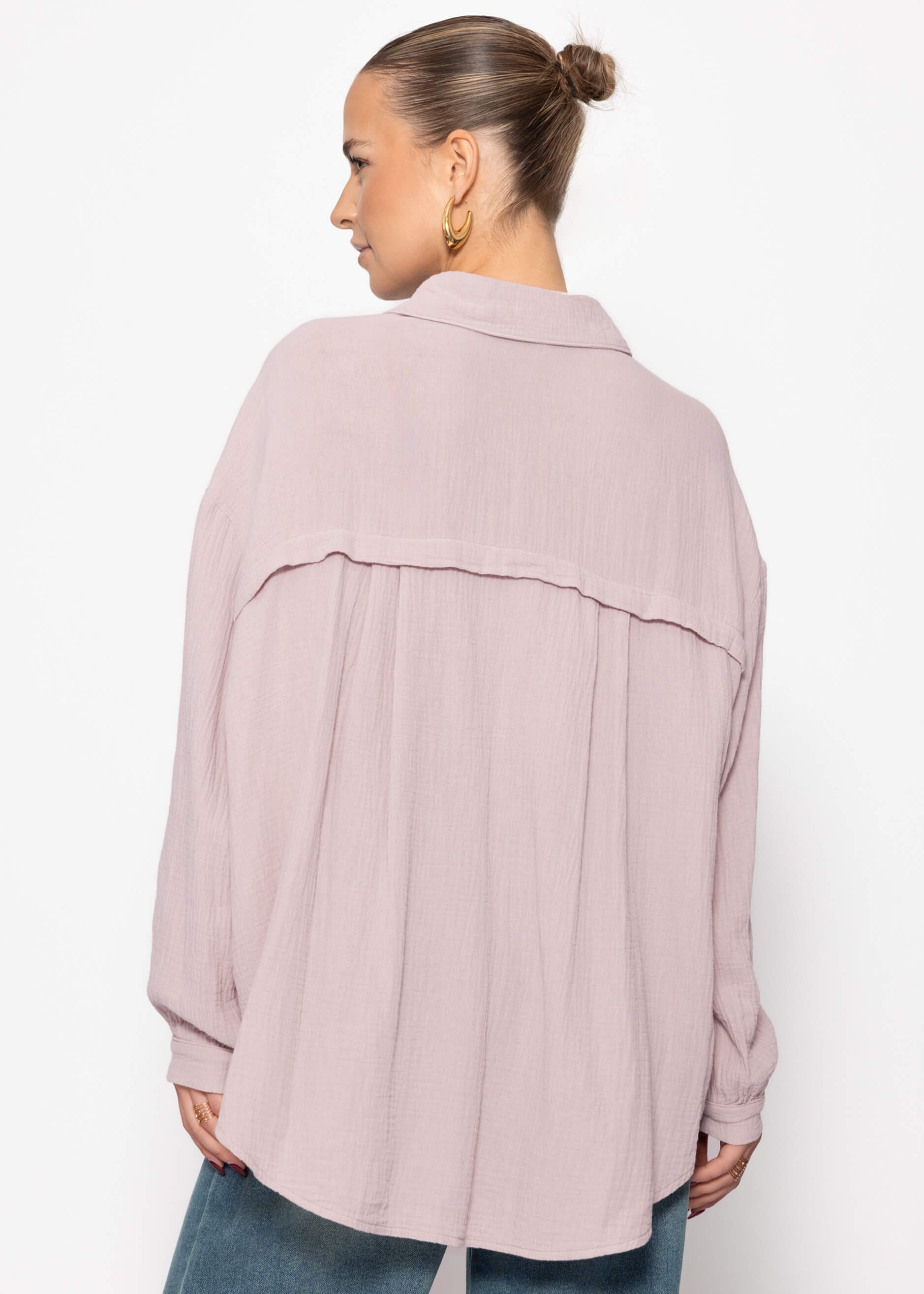 SASSYCLASSY Longbluse Oversize Musselin Bluse Damen kurz Langarm Elegant Hemdbluse lang aus Baumwolle mit V-Ausschnitt, One Size (Gr. 36-48) – Bild 5 von 5