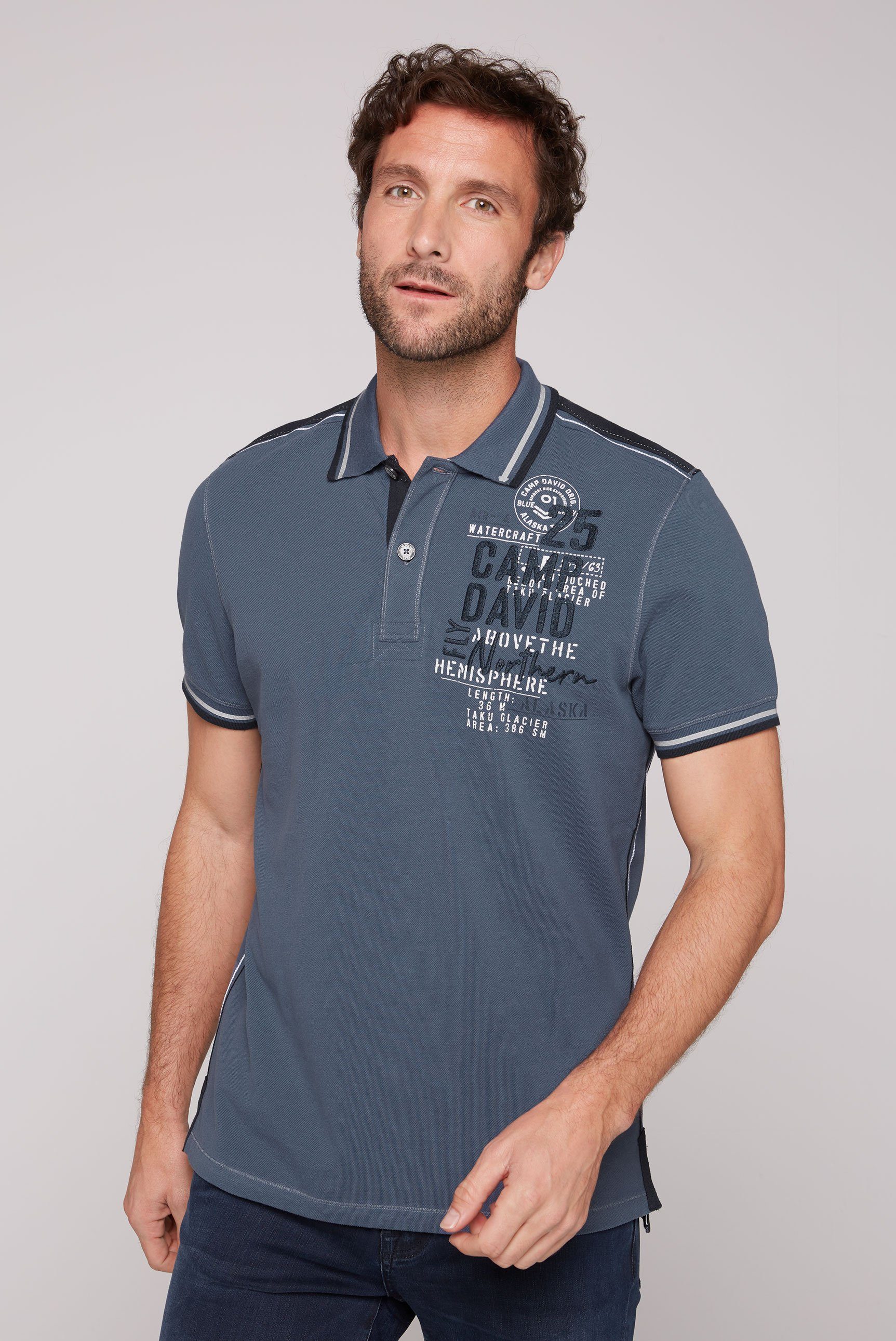 CAMP DAVID Poloshirt mit Label-Applikationen