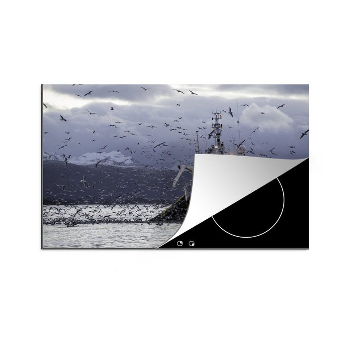 MuchoWow Herdblende-/Abdeckplatte Ein Fischerboot zieht sein Netz hoch und wird von einem riesigen Vinyl (1 tlg) Ceranfeldabdeckung für die küche Induktionsmatte