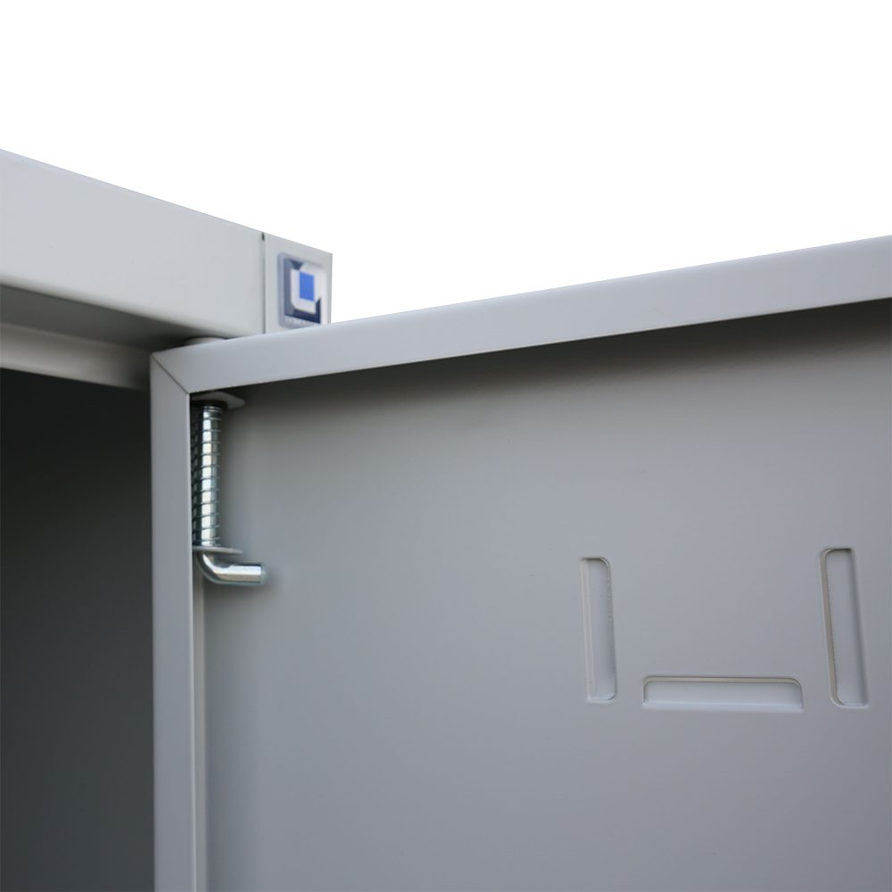 Steelboxx Spind Garderobenschrank, 4 Abteile doppelstöckig, H 1800 x B 1170 x T 500 mm (1-St) Komplett verschweißt und montiert