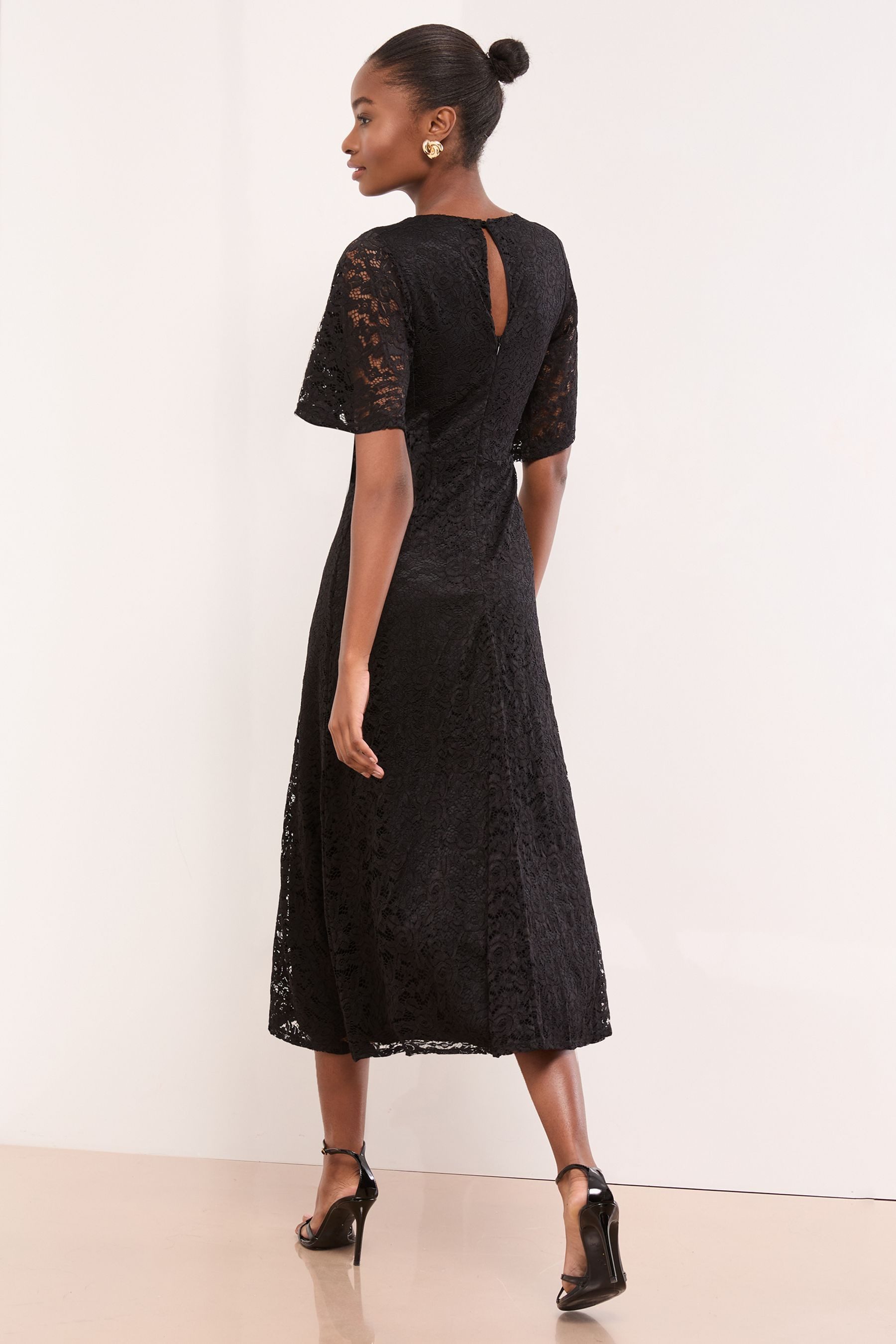 LIPSY Midikleid Lipsy Kurzärmeliges Midikleid mit Spitzendetail (1-tlg) günstig online kaufen