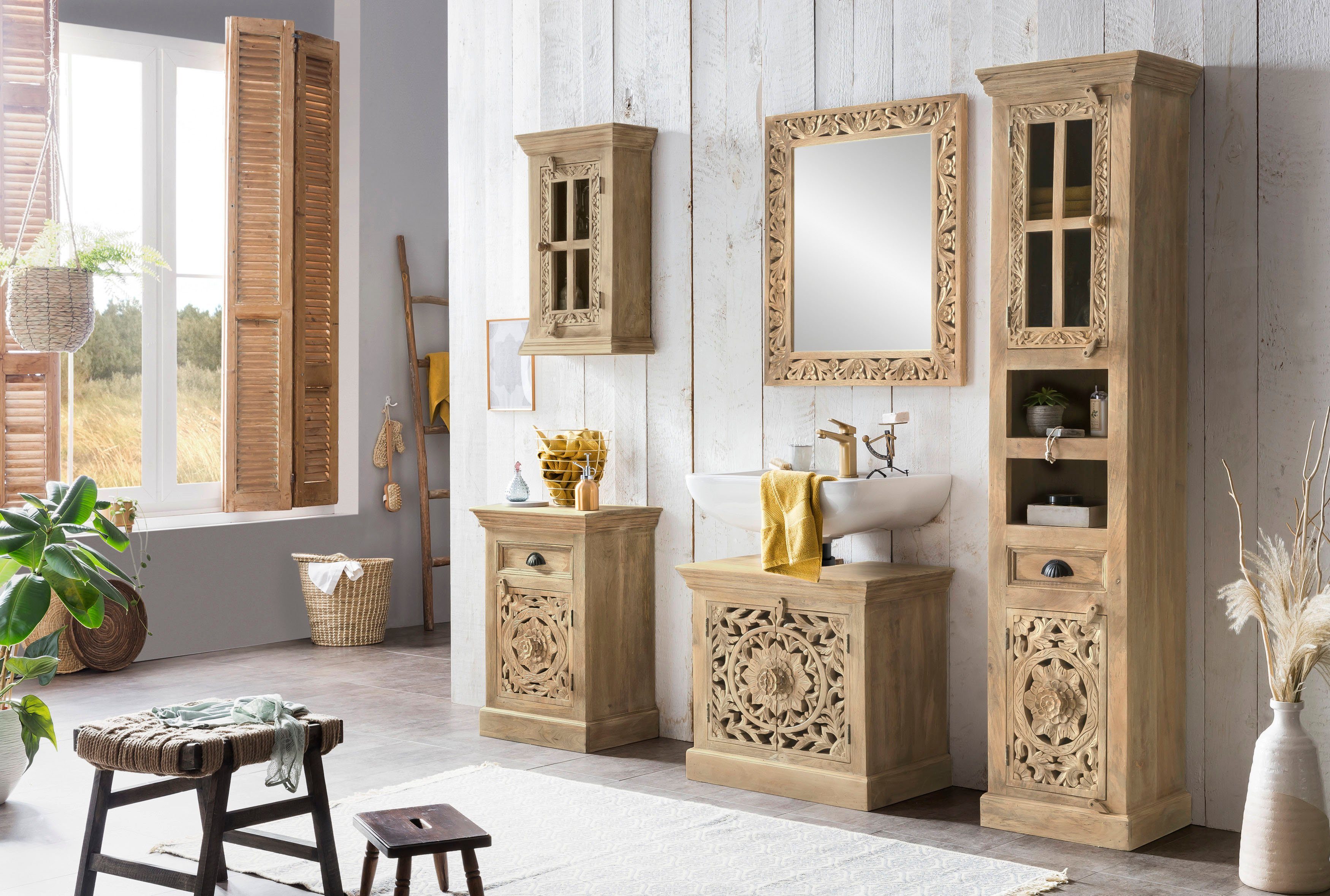 SIT Kommode Famagusta aus Mangoholz mit Tür, Schublade & Holzschnitzereien, Aufwändige Holzschnitzereien als kunstvolles Design-Highlight – Bild 5 von 5