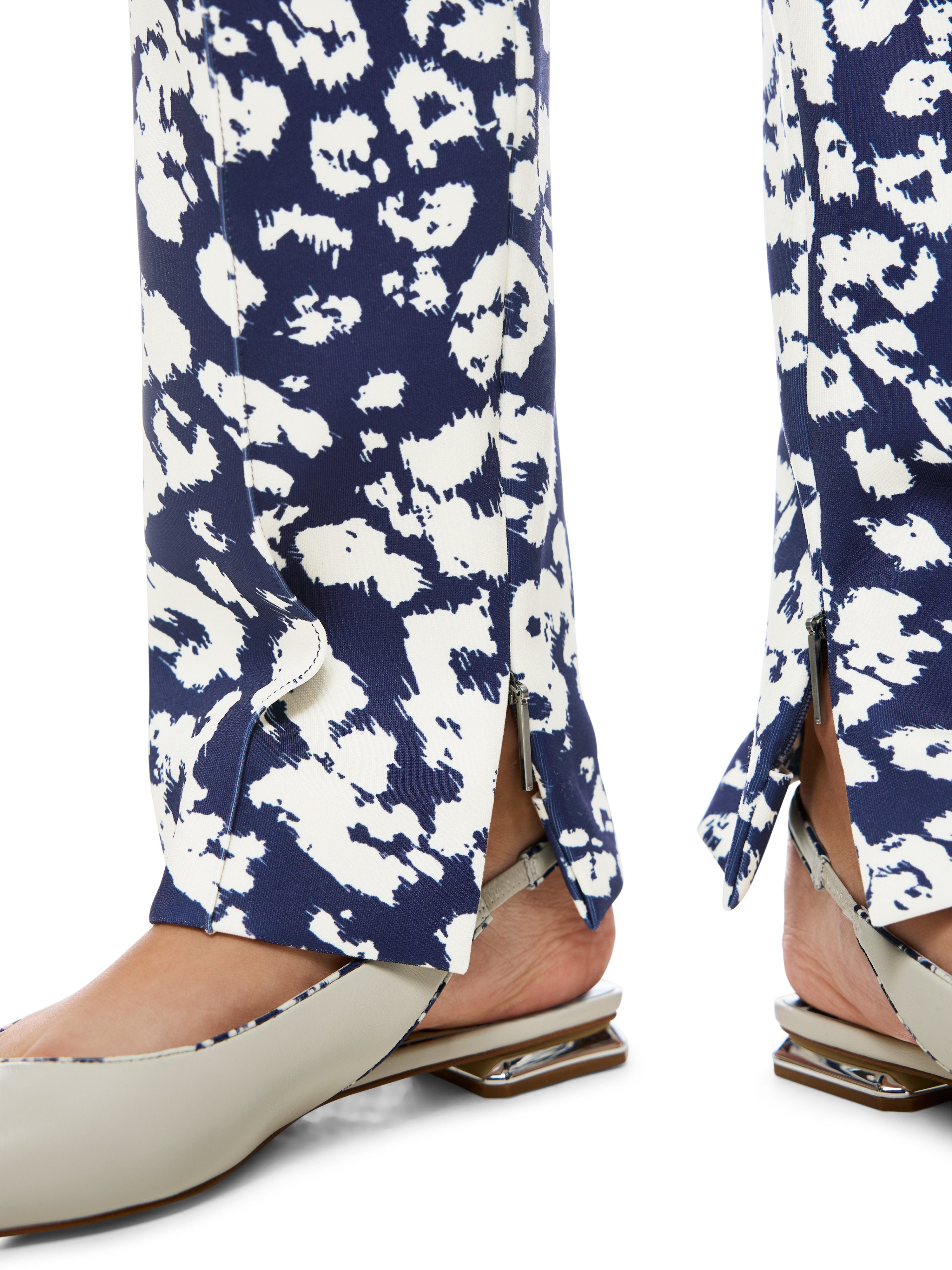 Marc Cain Stoffhose Leolicious Premium Damenmode Model: SYDNEY mit Allover Print
