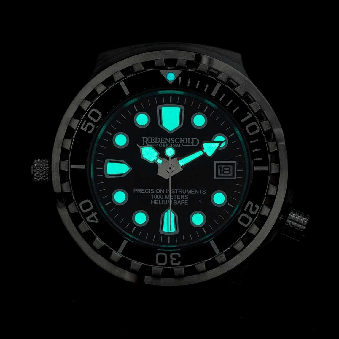 Riedenschild Taucheruhr RS9000-01, 100 ATM Wasserdicht, Schwarzes Silikonarmband, 46 mm, Edelstahlgehäuse, Heliumventil, Saphirglas, Miyota 1S13 Quarzuhrwerk