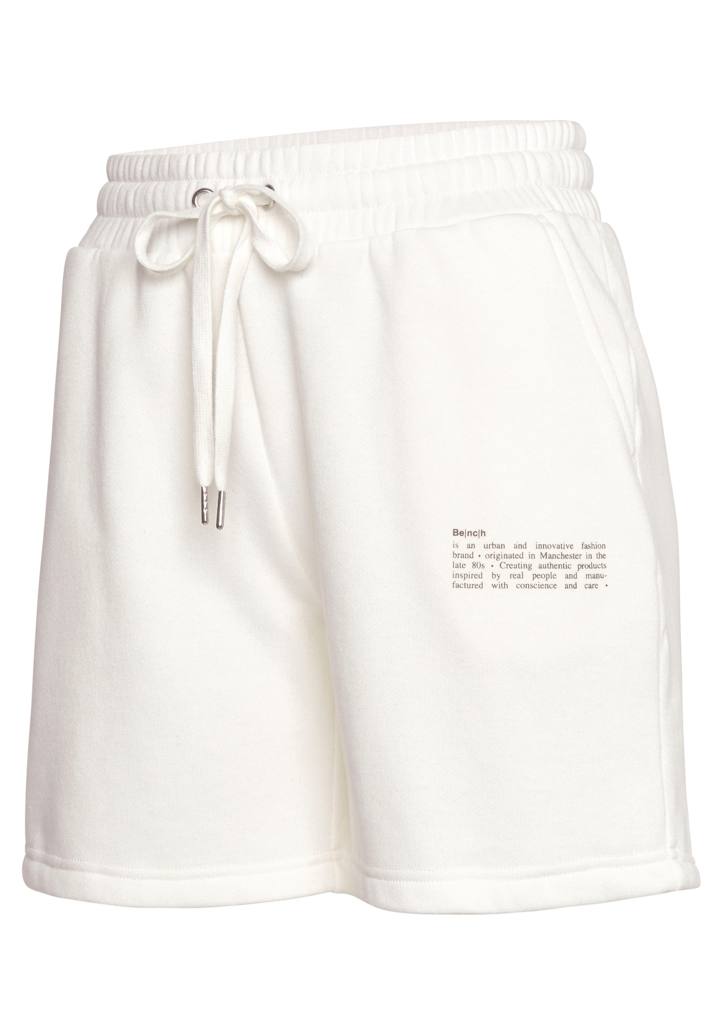 Bench. Shorts in weiter mit hellbeige Form Logodruck